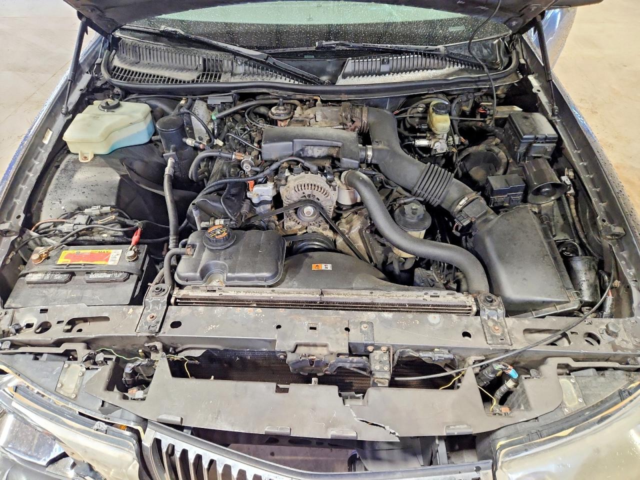 2000 Lincoln Town Car Signature Charcoal vin: 1LNHM82W8YY857876