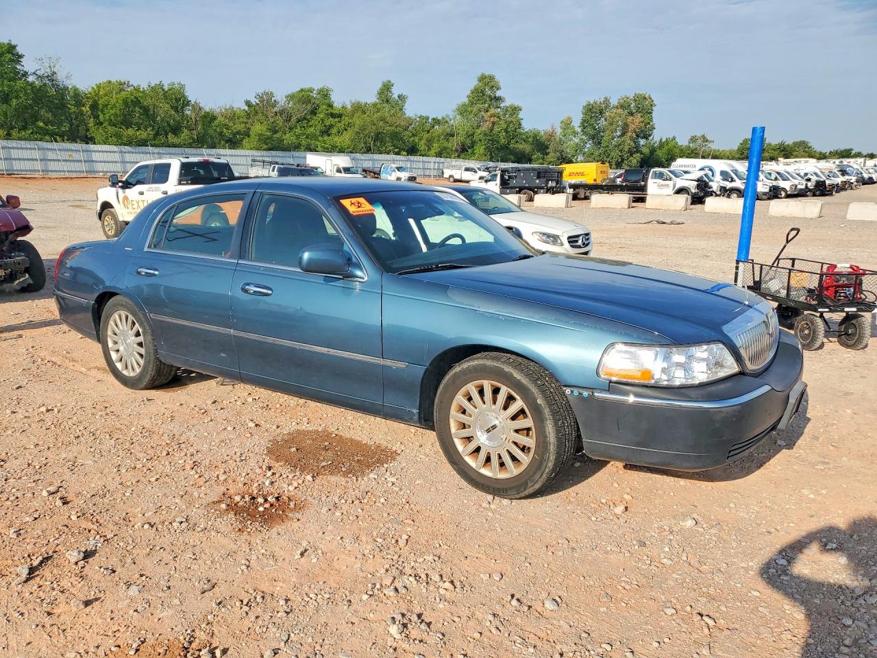 2003 Lincoln Town Car Signature Blue vin: 1LNHM82W93Y627658
