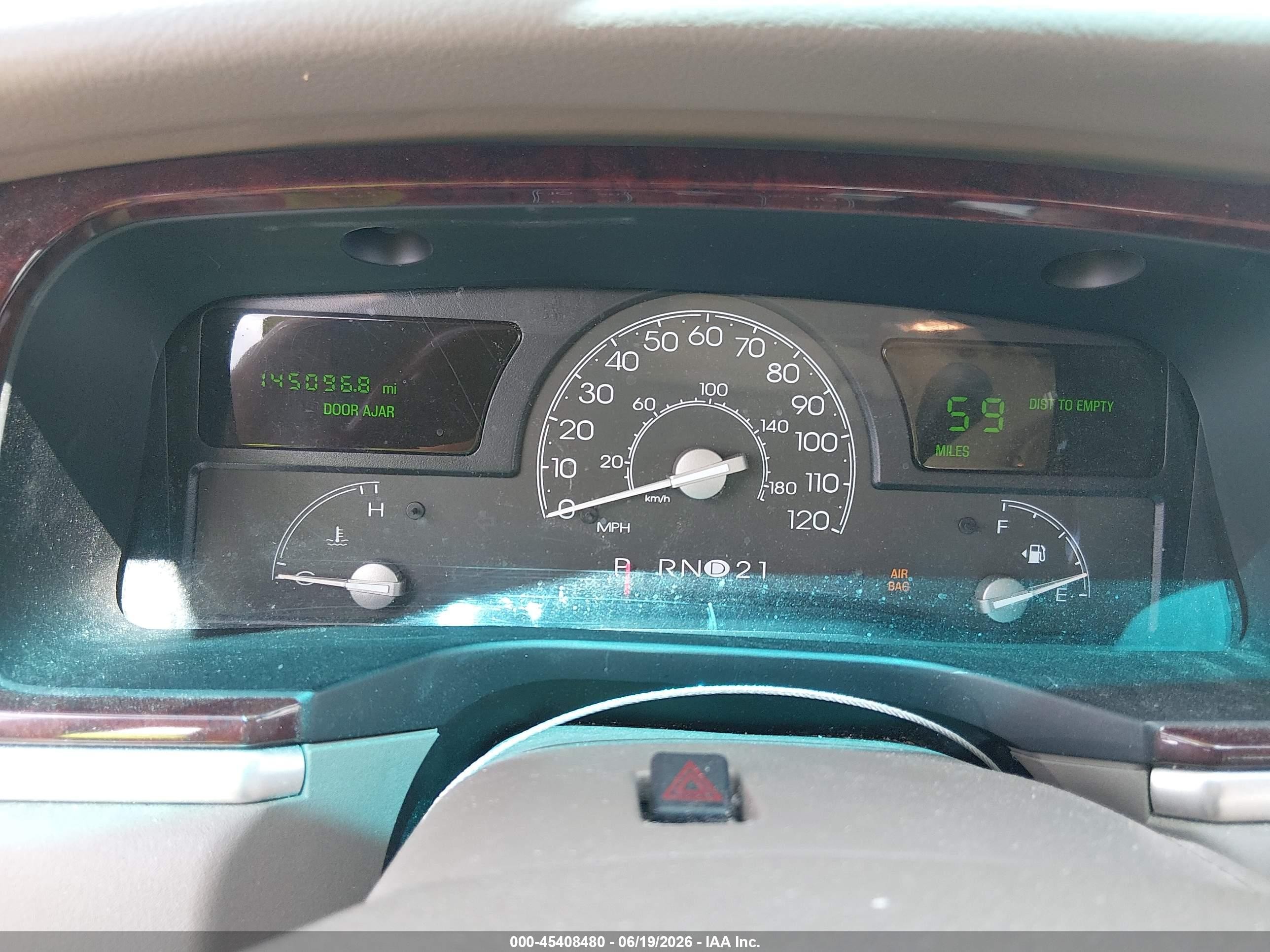 2005 Lincoln Town Car Signature Limited Light Blue vin: 1LNHM82W95Y647296