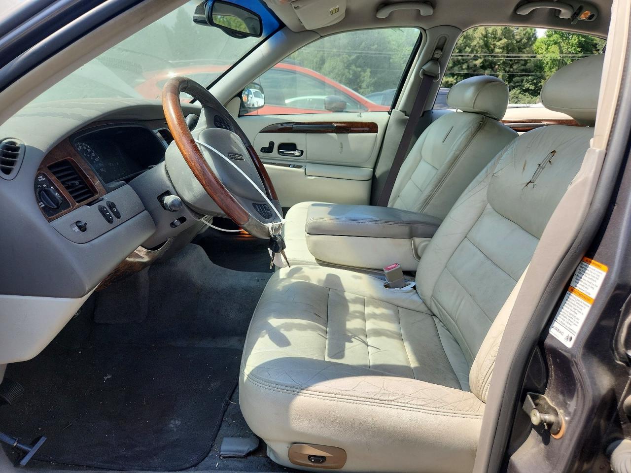 2001 Lincoln Town Car Signature Charcoal vin: 1LNHM82WX1Y722520