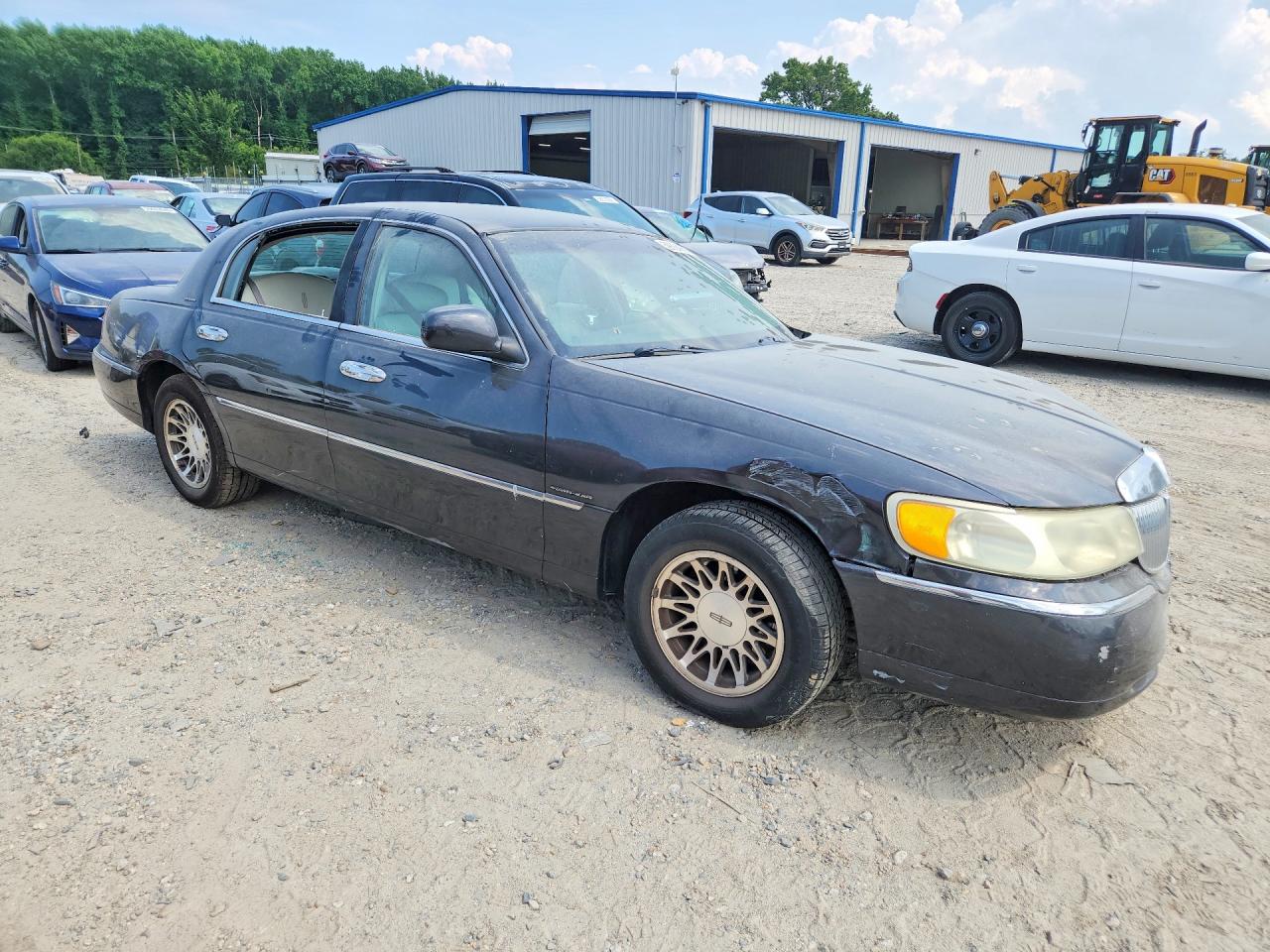 2001 Lincoln Town Car Signature Charcoal vin: 1LNHM82WX1Y722520