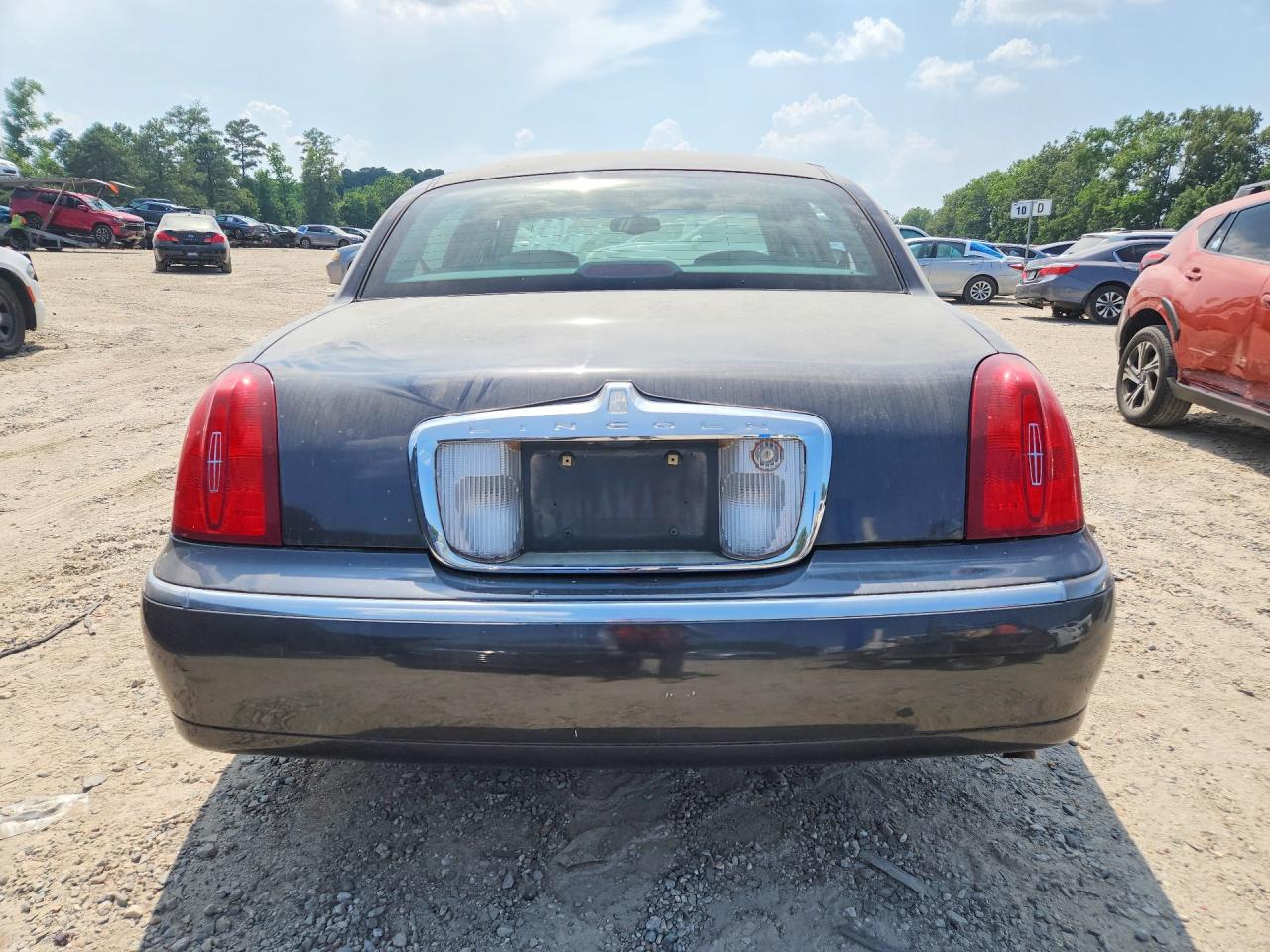 2001 Lincoln Town Car Signature Charcoal vin: 1LNHM82WX1Y722520
