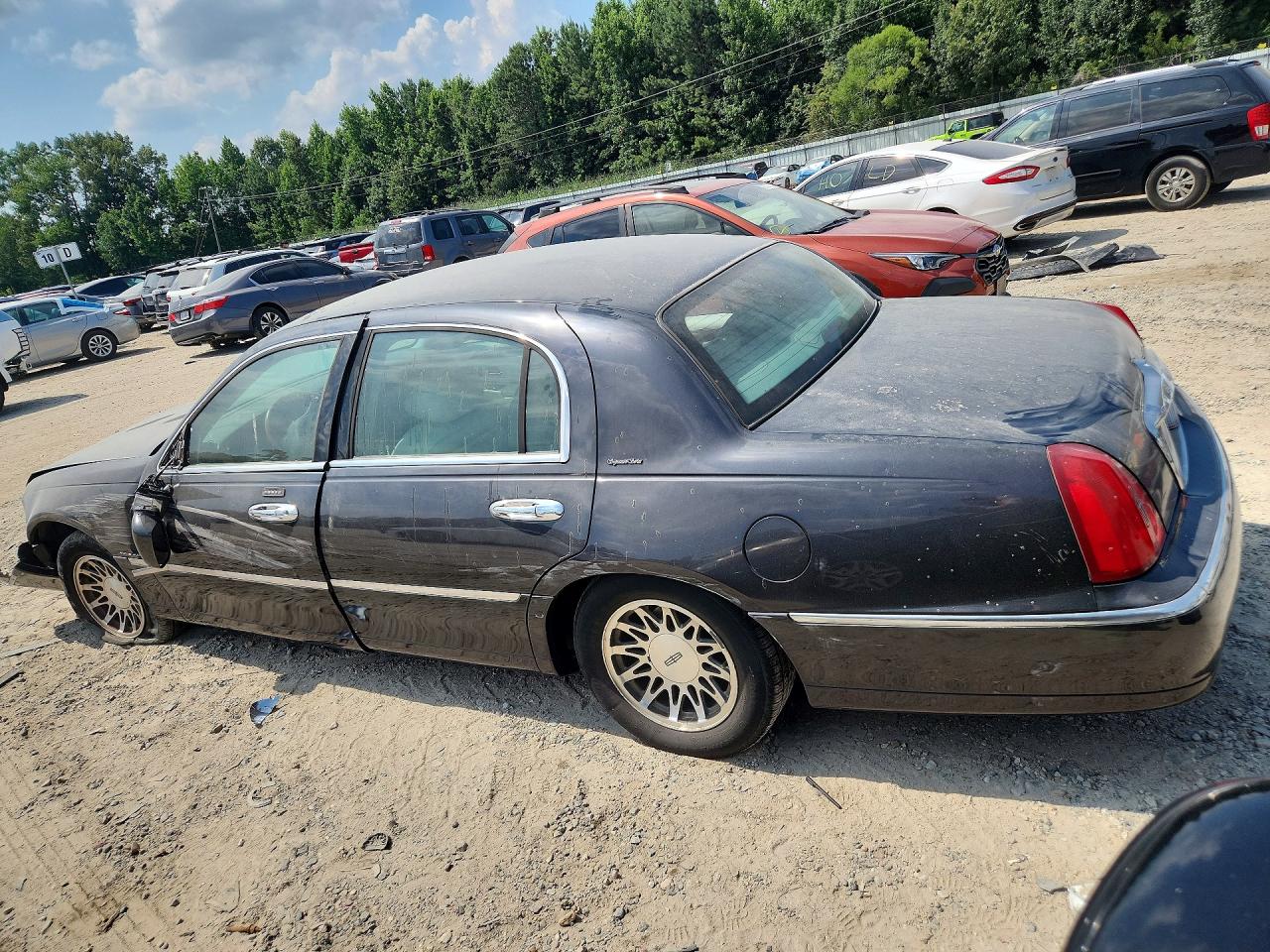 2001 Lincoln Town Car Signature Charcoal vin: 1LNHM82WX1Y722520