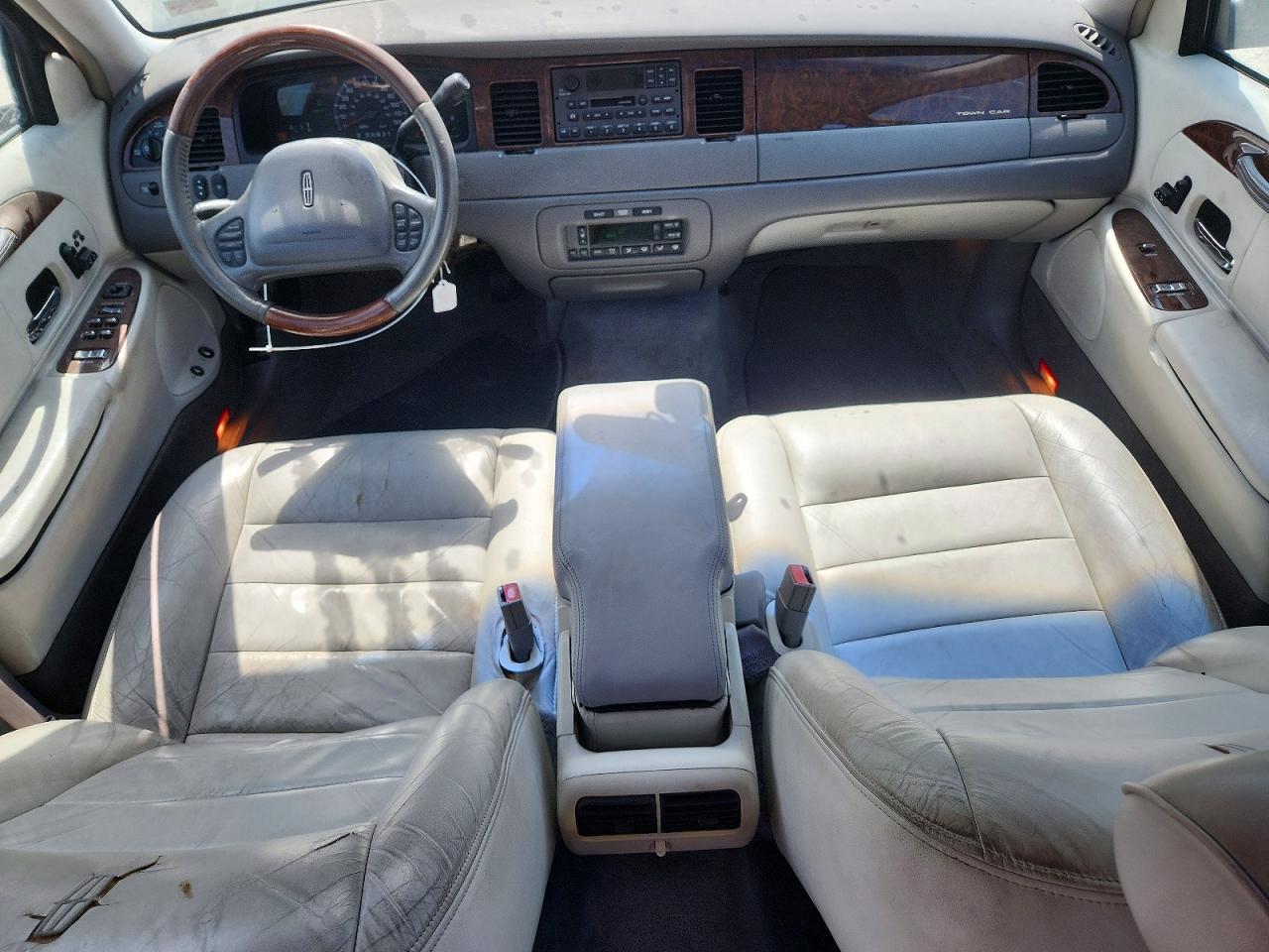 2001 Lincoln Town Car Signature Charcoal vin: 1LNHM82WX1Y722520