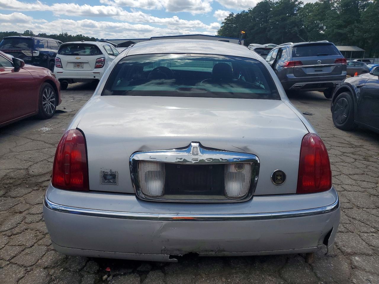 2001 Lincoln Town Car Signature Gray vin: 1LNHM82WX1Y728687
