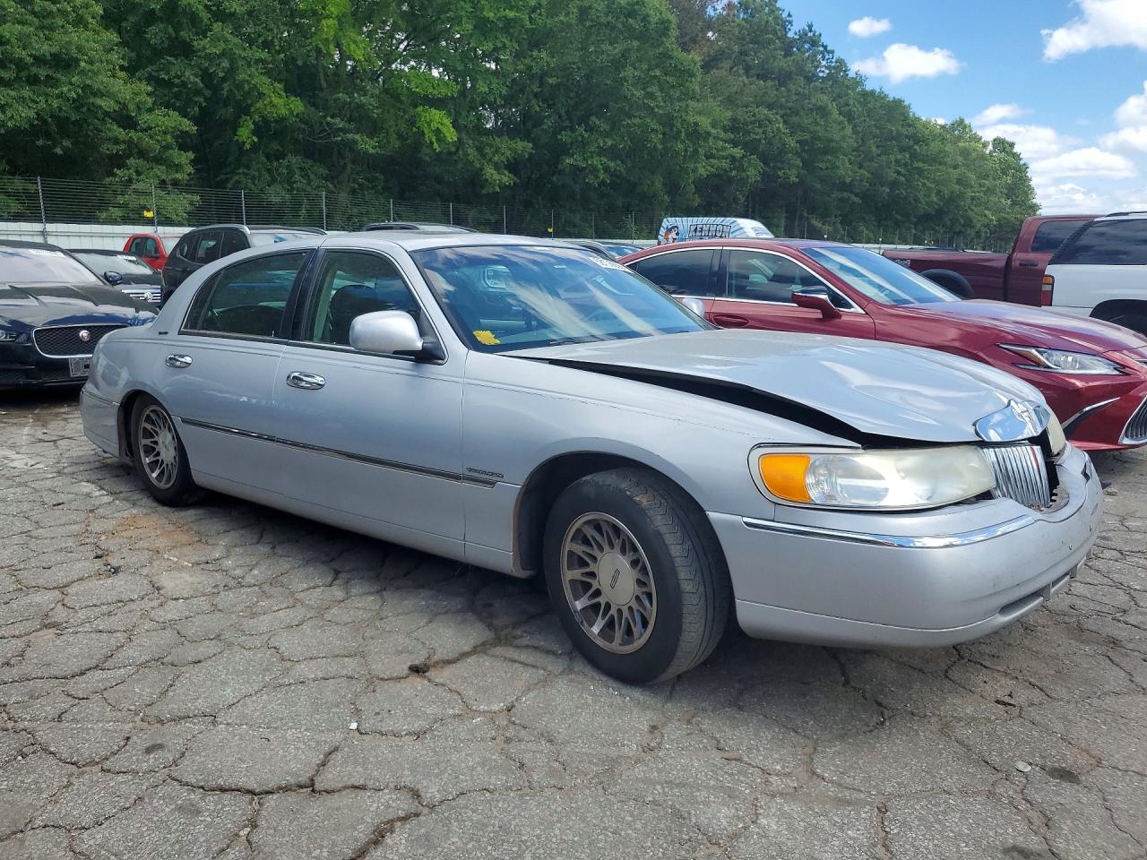 2001 Lincoln Town Car Signature Gray vin: 1LNHM82WX1Y728687