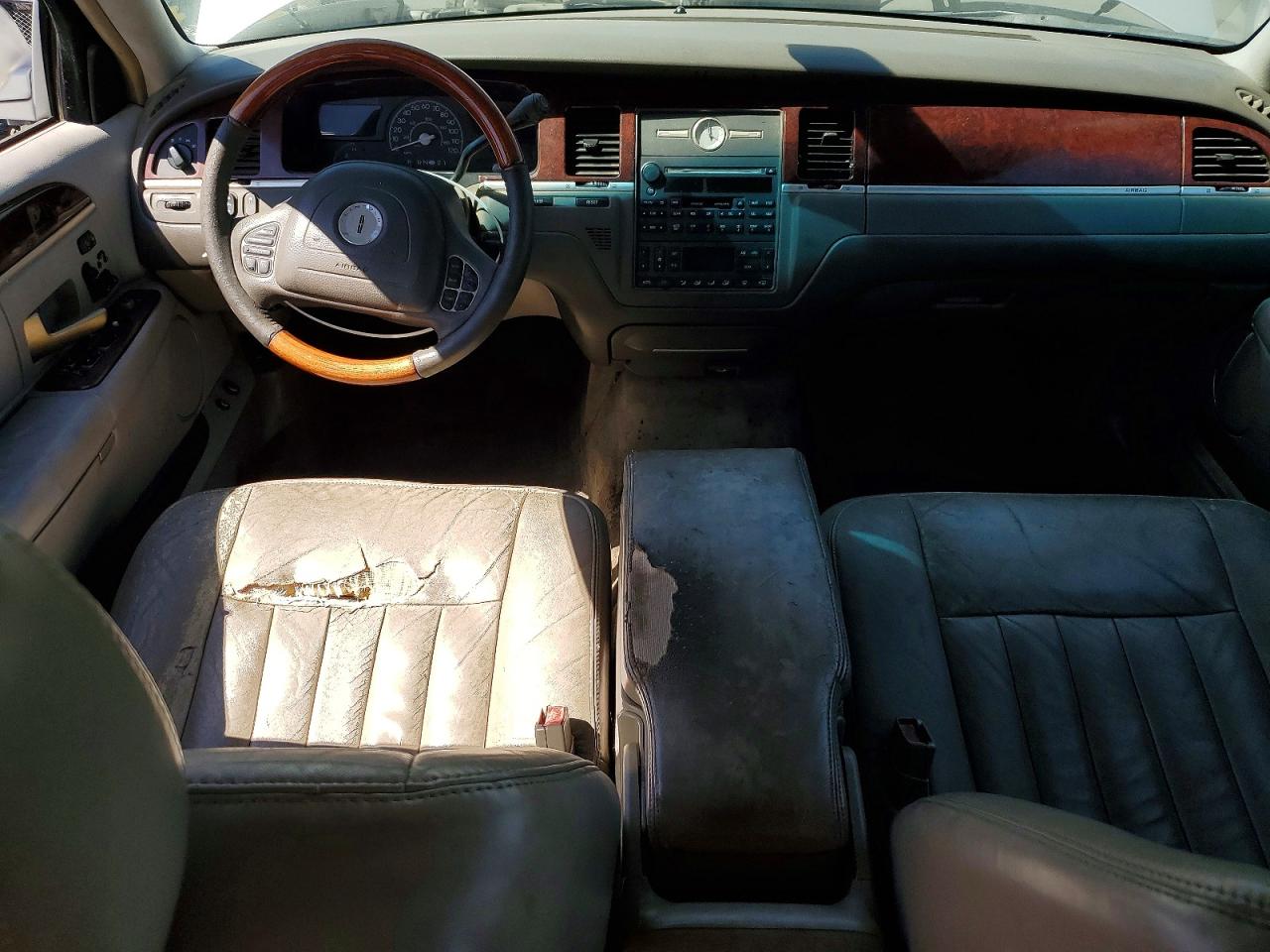 2003 Lincoln Town Car Signature Серебряный vin: 1LNHM82WX3Y703288
