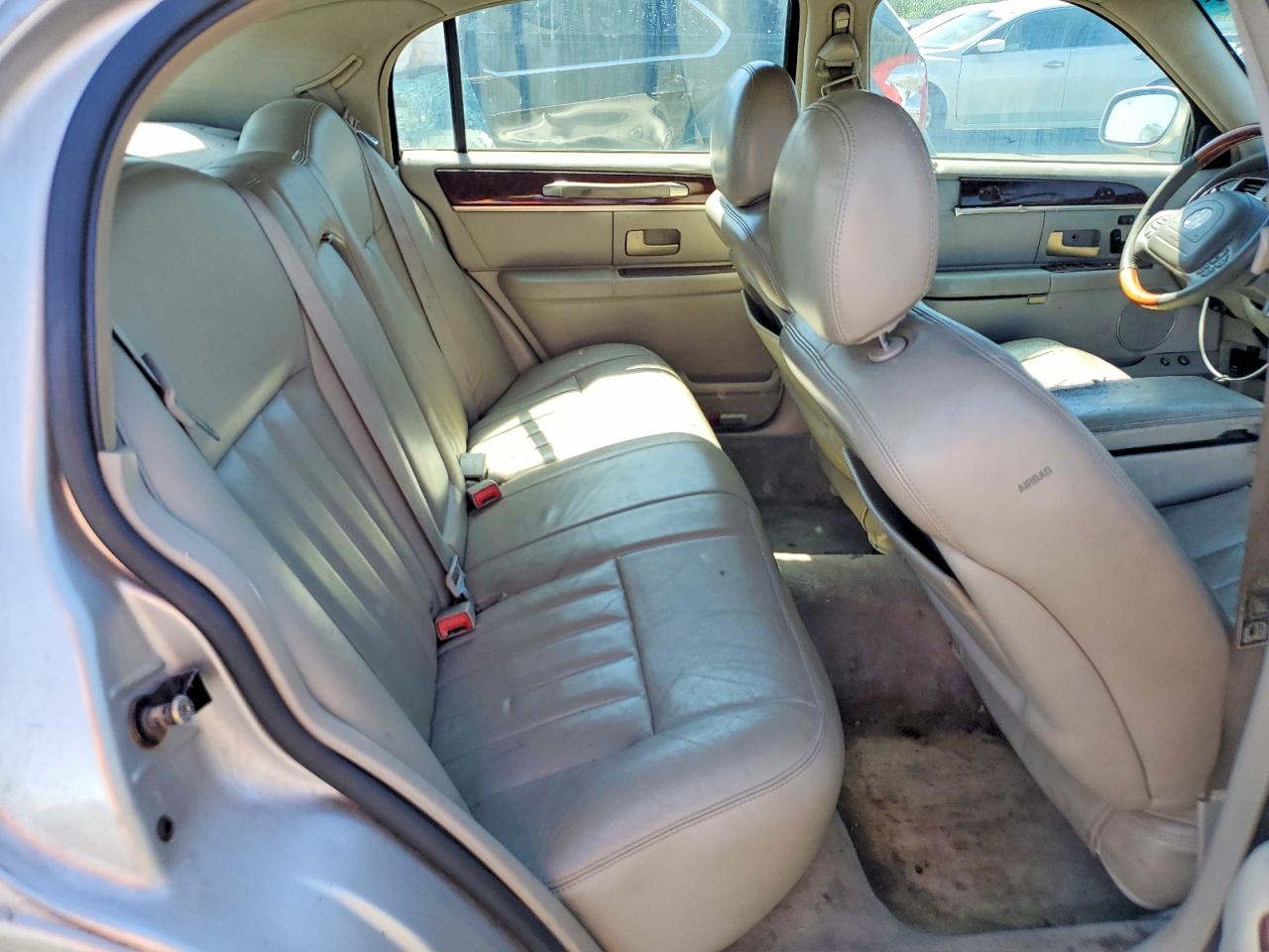 2003 Lincoln Town Car Signature Серебряный vin: 1LNHM82WX3Y703288