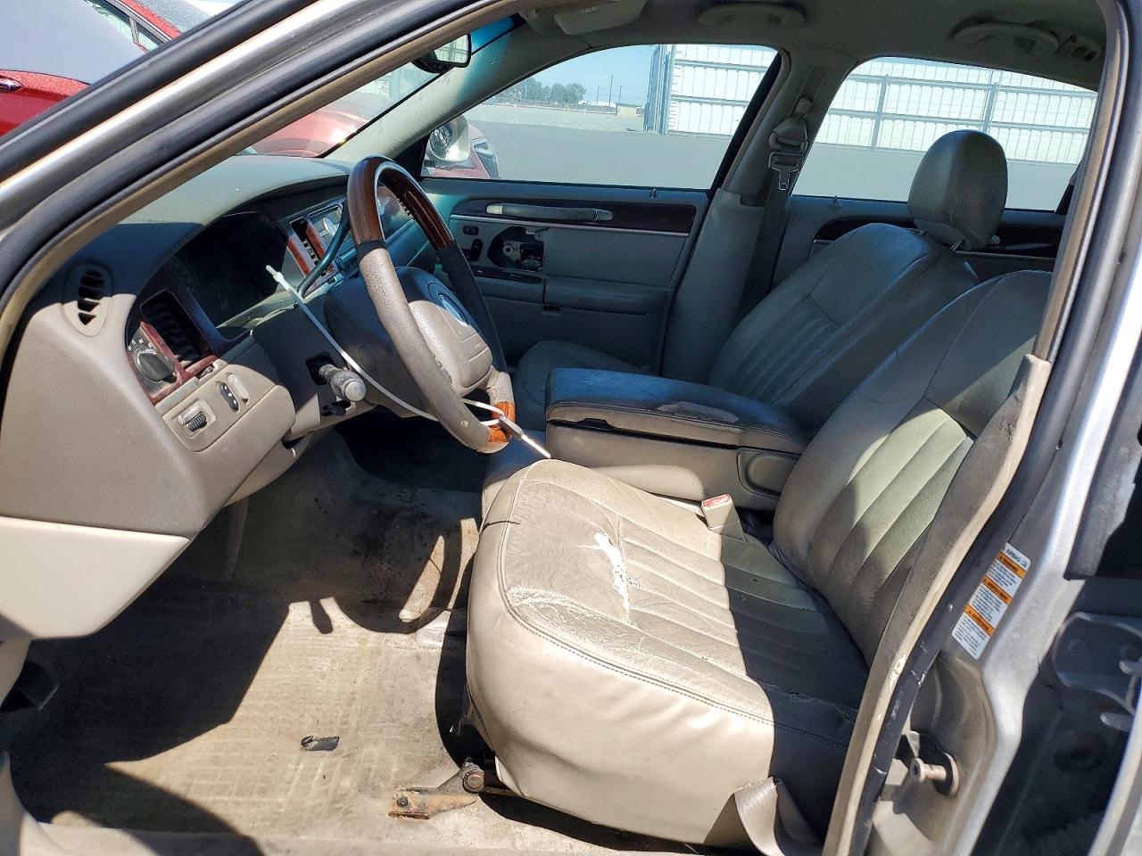 2003 Lincoln Town Car Signature Серебряный vin: 1LNHM82WX3Y703288