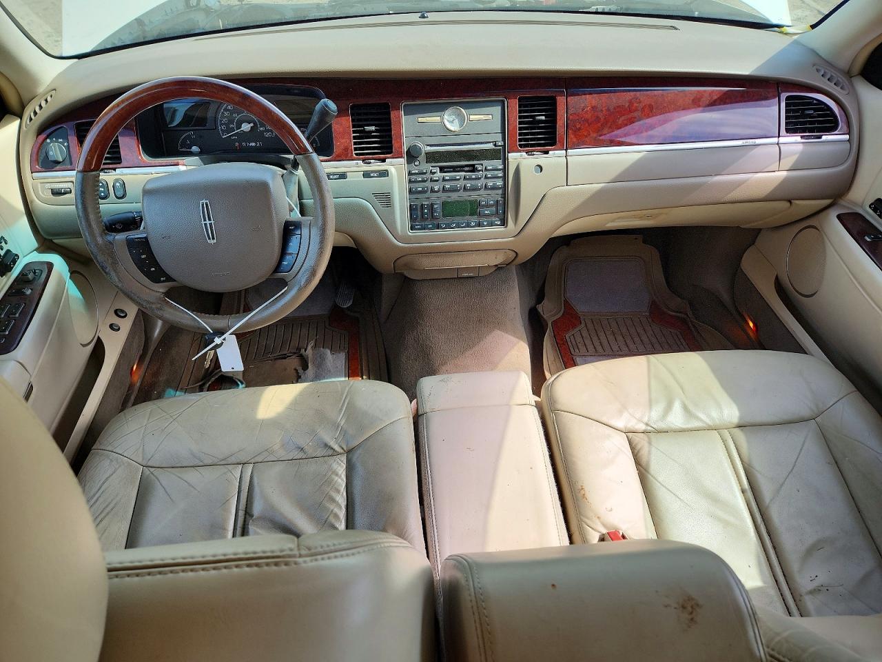 2005 Lincoln Town Car Signature Limited White vin: 1LNHM82WX5Y609625