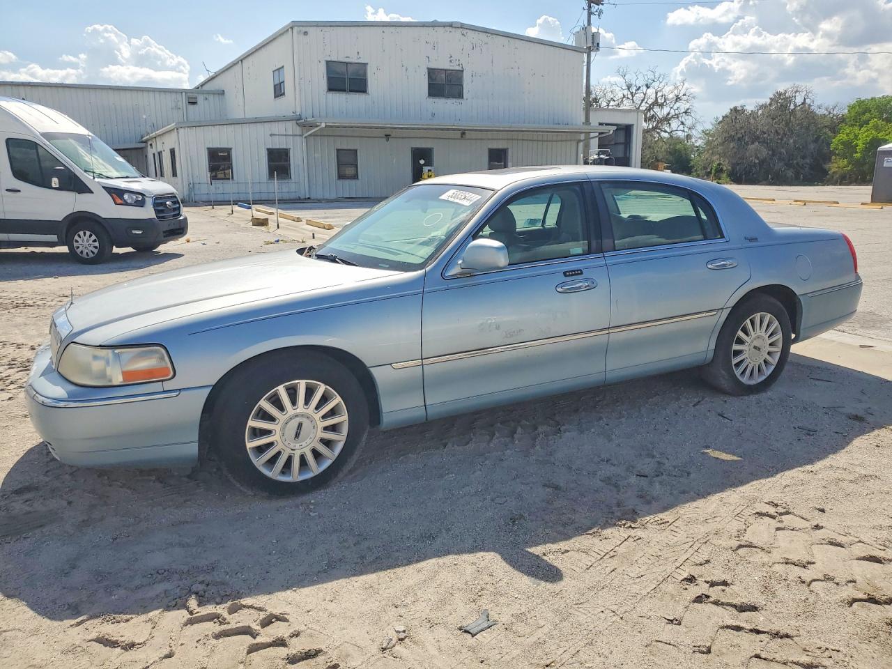 2005 Lincoln Town Car Signature Limited Blue vin: 1LNHM82WX5Y645749