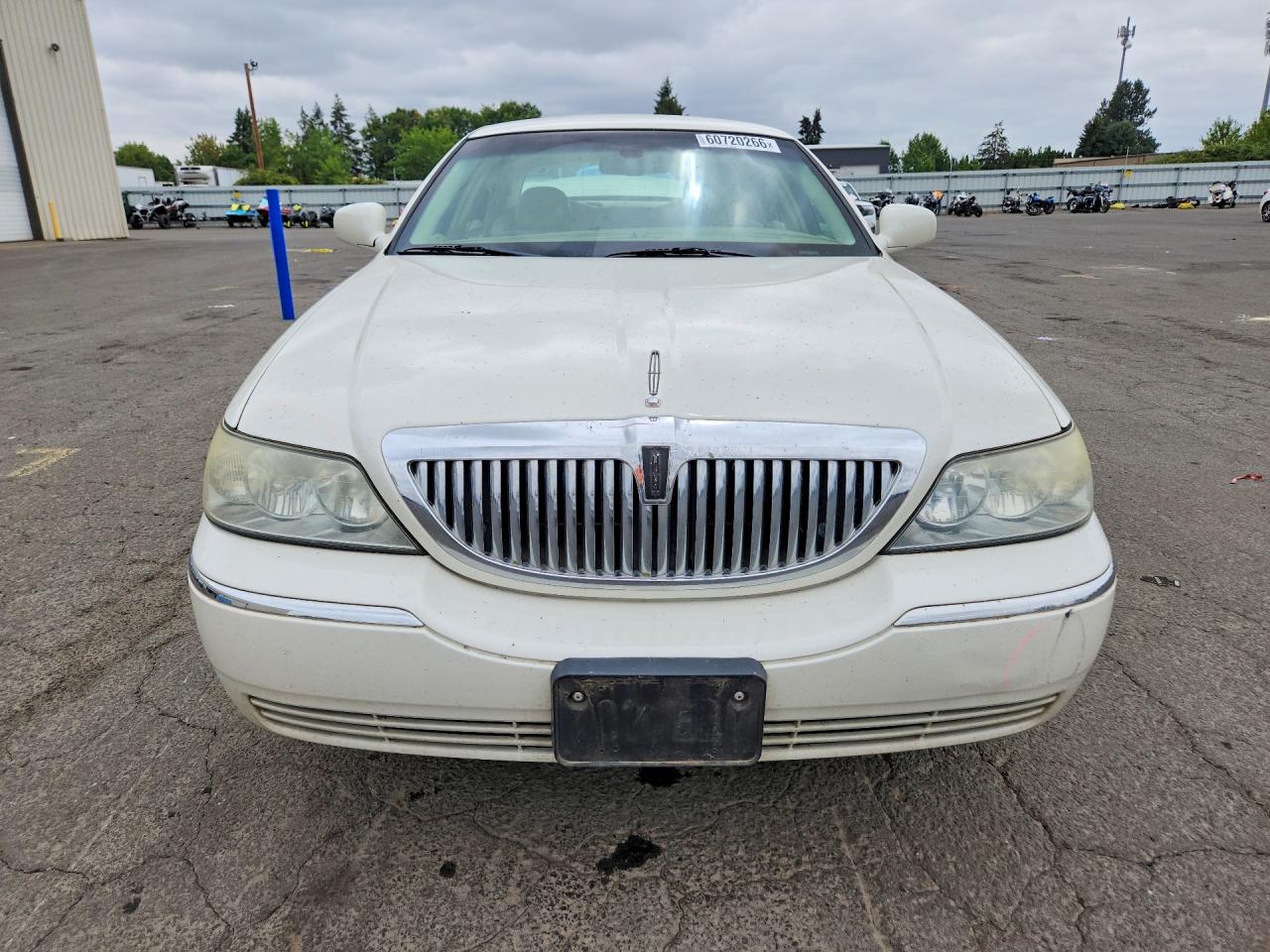 2006 Lincoln Town Car Signature Limited White vin: 1LNHM82WX6Y603678