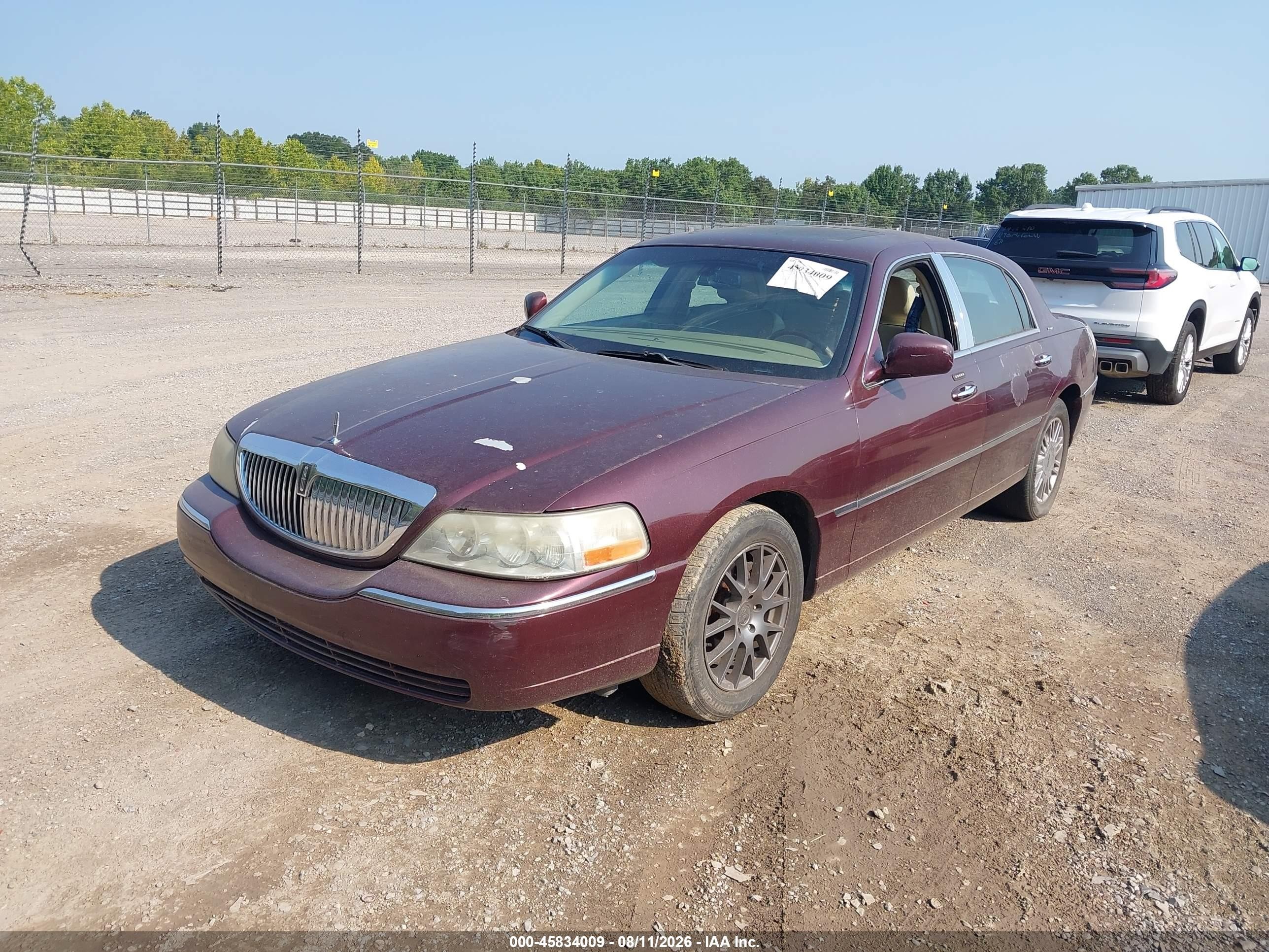 2006 Lincoln Town Car Designer Series Maroon vin: 1LNHM83V26Y621761