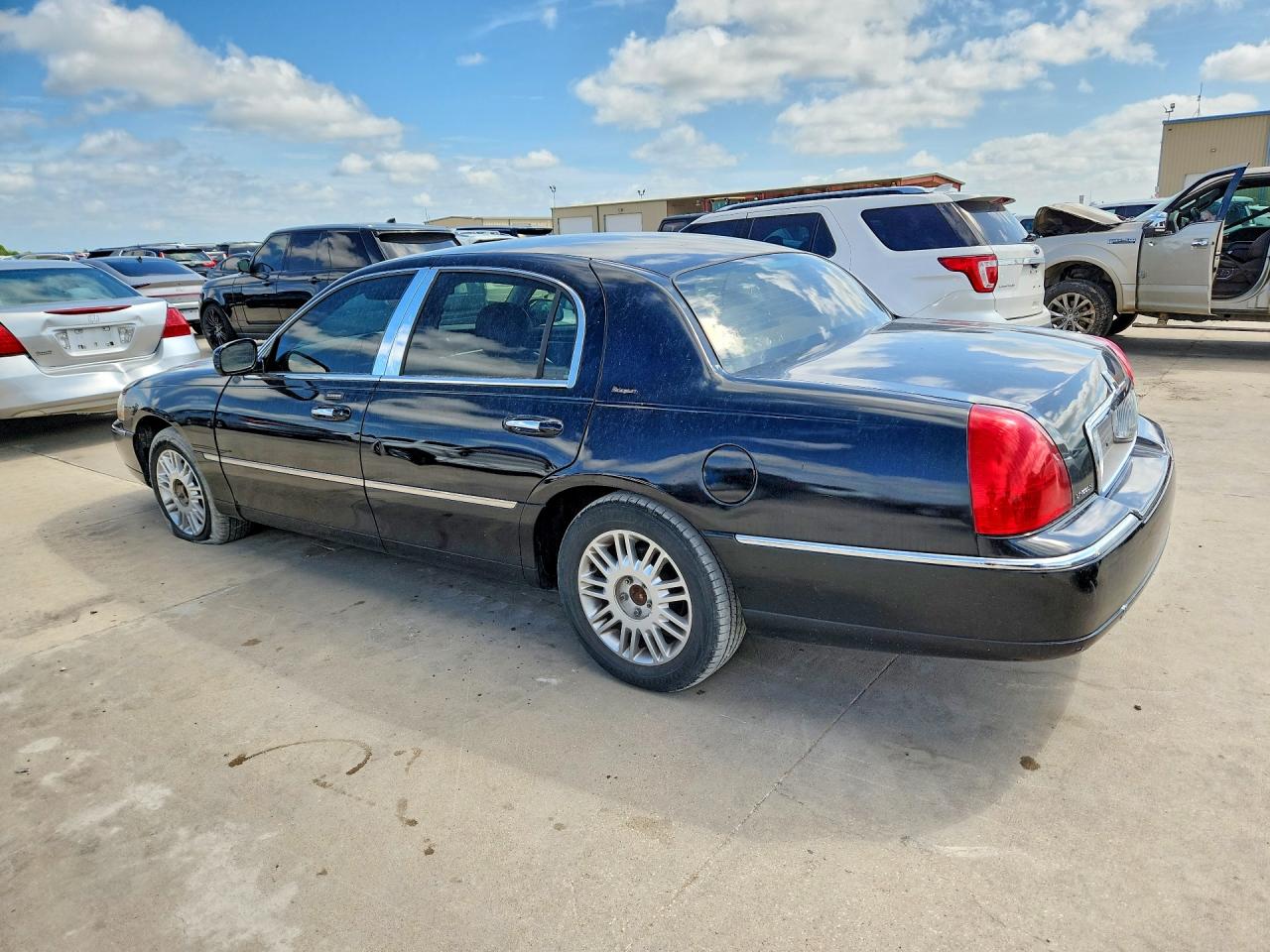 2006 Lincoln Town Car Designer Black vin: 1LNHM83V36Y647334