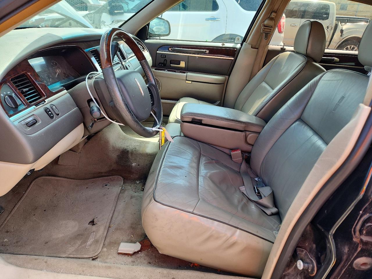 2006 Lincoln Town Car Designer Black vin: 1LNHM83V36Y647334