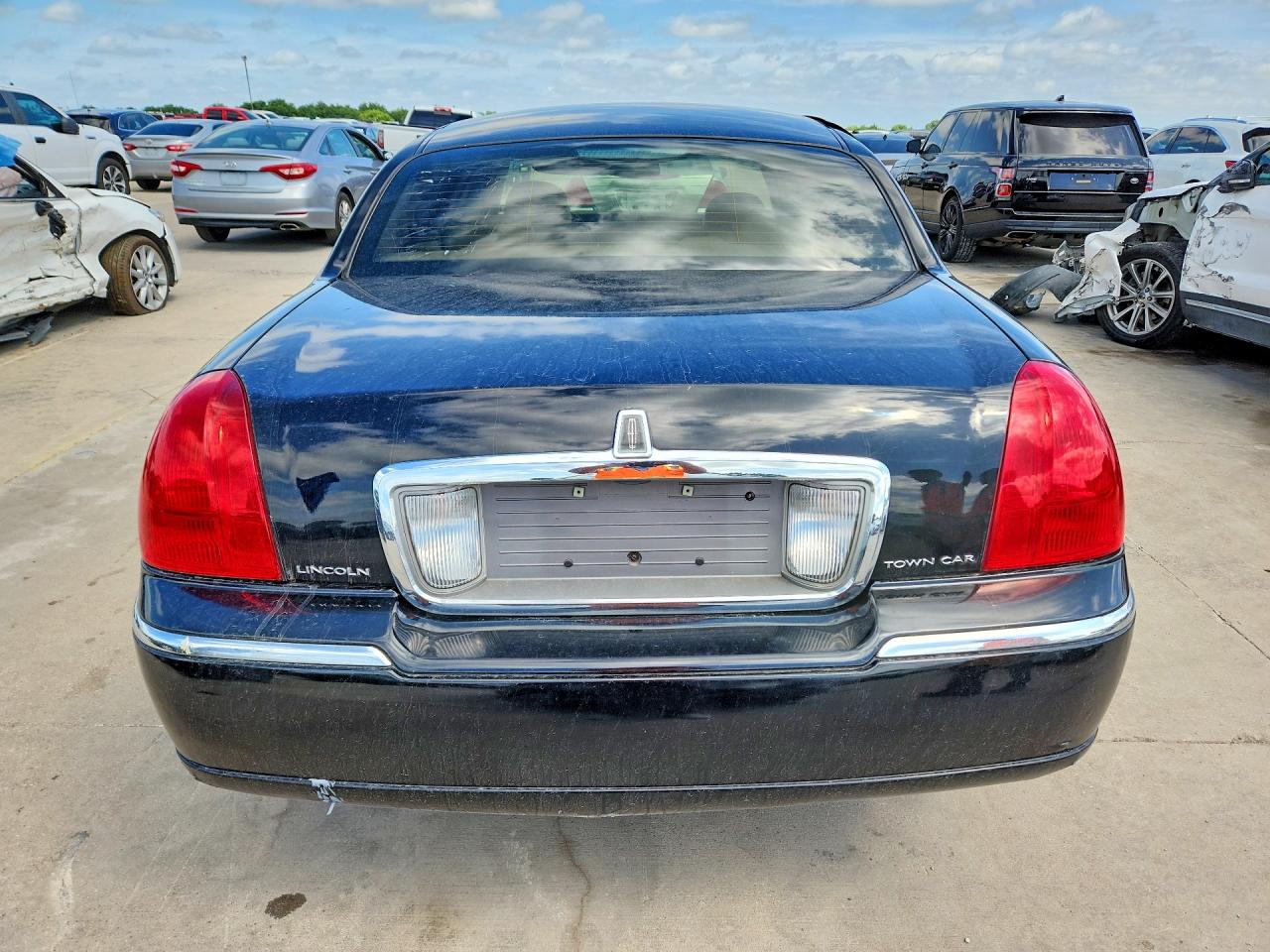 2006 Lincoln Town Car Designer Black vin: 1LNHM83V36Y647334
