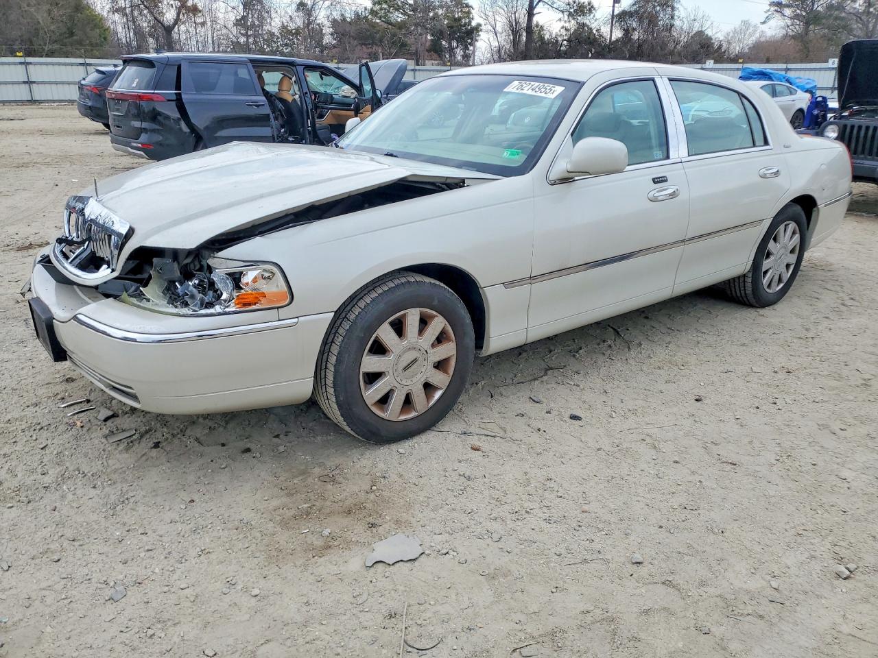 2007 Lincoln Town Car Designer Cream vin: 1LNHM83V67Y603796