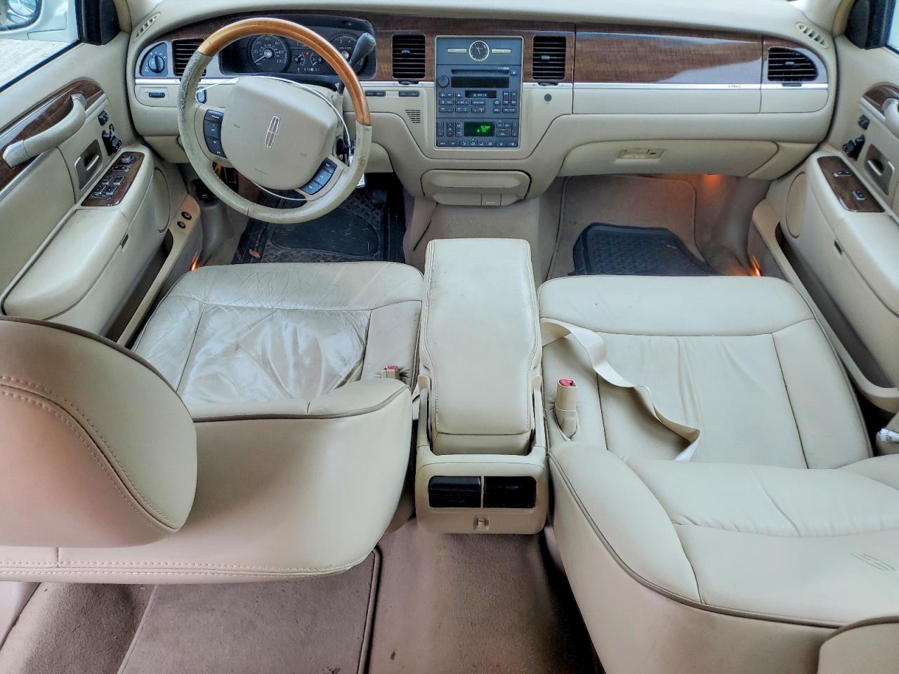 2007 Lincoln Town Car Designer Cream vin: 1LNHM83V67Y603796