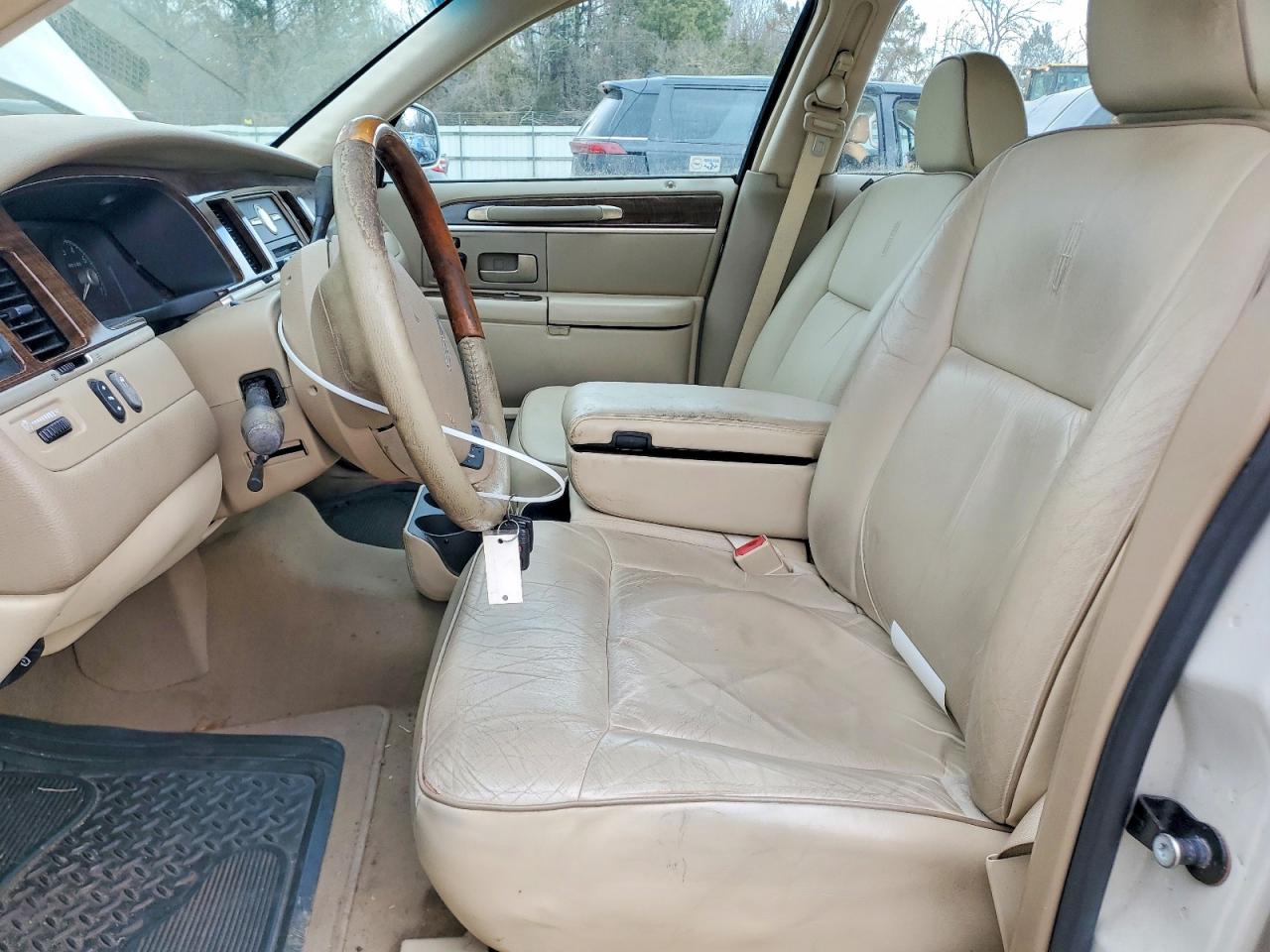 2007 Lincoln Town Car Designer Cream vin: 1LNHM83V67Y603796