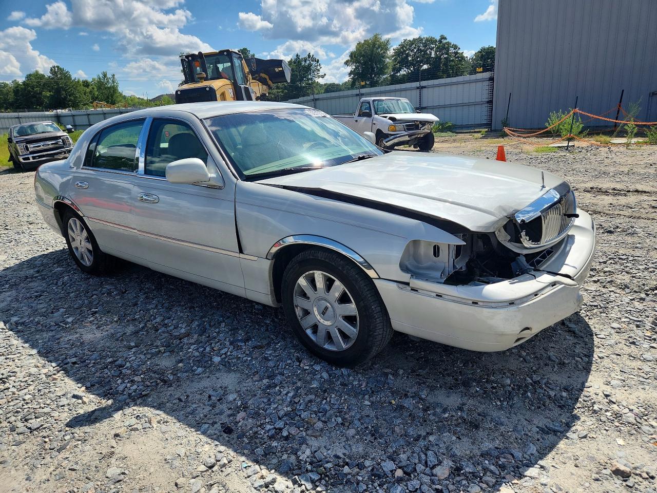 2007 Lincoln Town Car Designer Beige vin: 1LNHM83V87Y601757