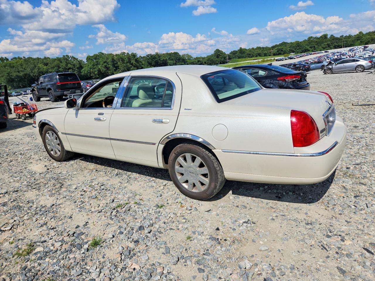 2007 Lincoln Town Car Designer Beige vin: 1LNHM83V87Y601757