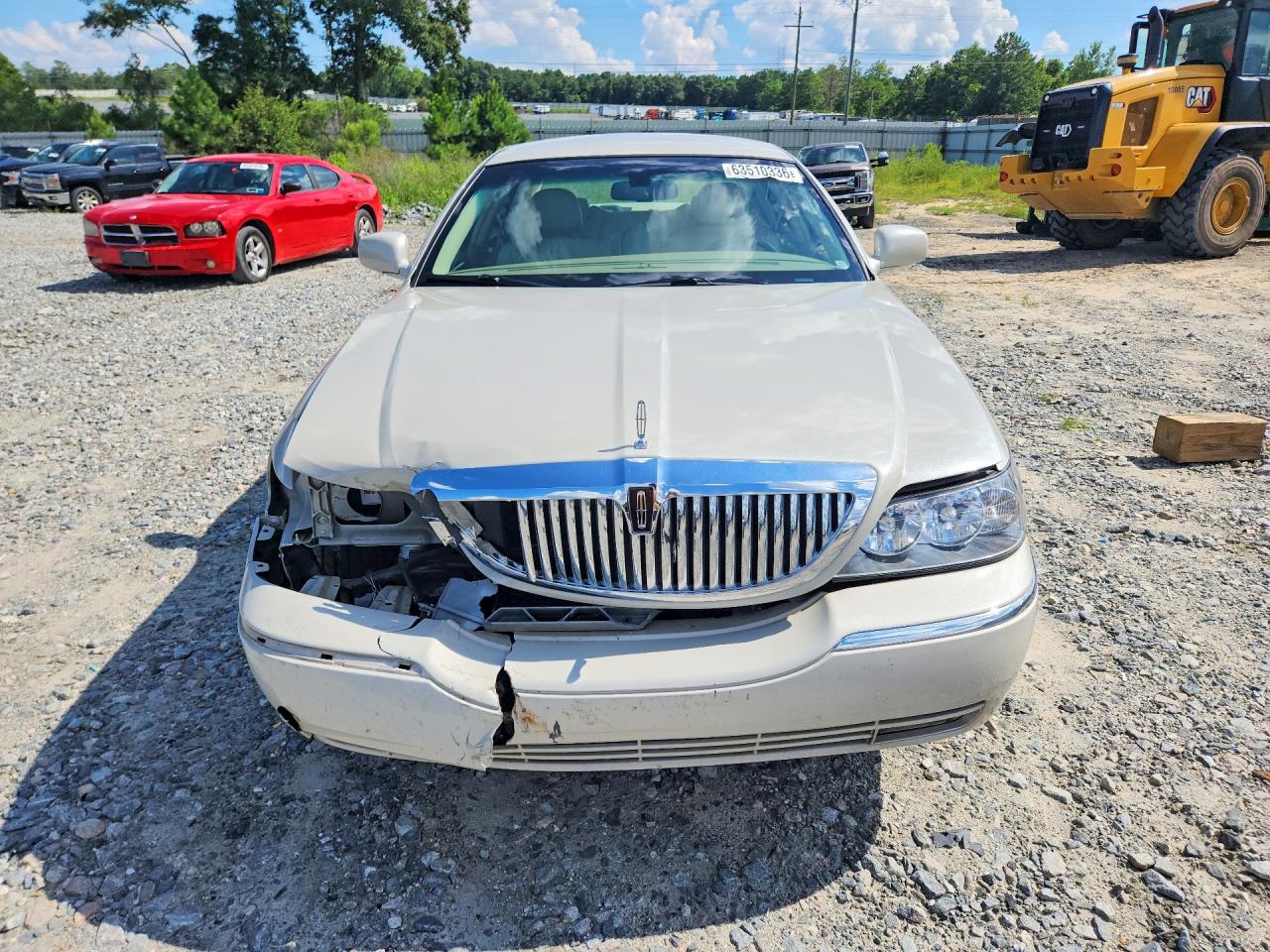 2007 Lincoln Town Car Designer Beige vin: 1LNHM83V87Y601757