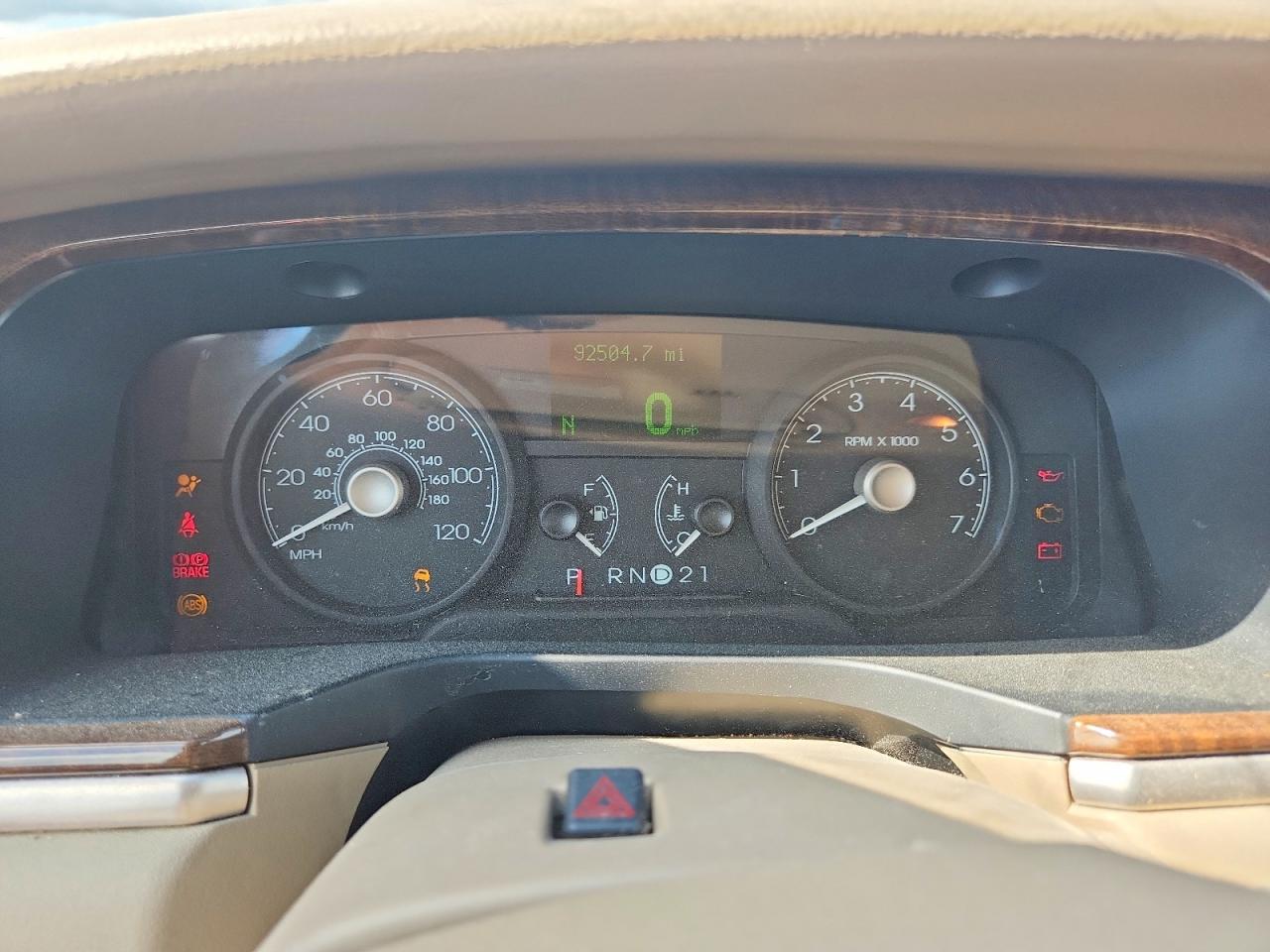 2007 Lincoln Town Car Designer Beige vin: 1LNHM83V87Y601757
