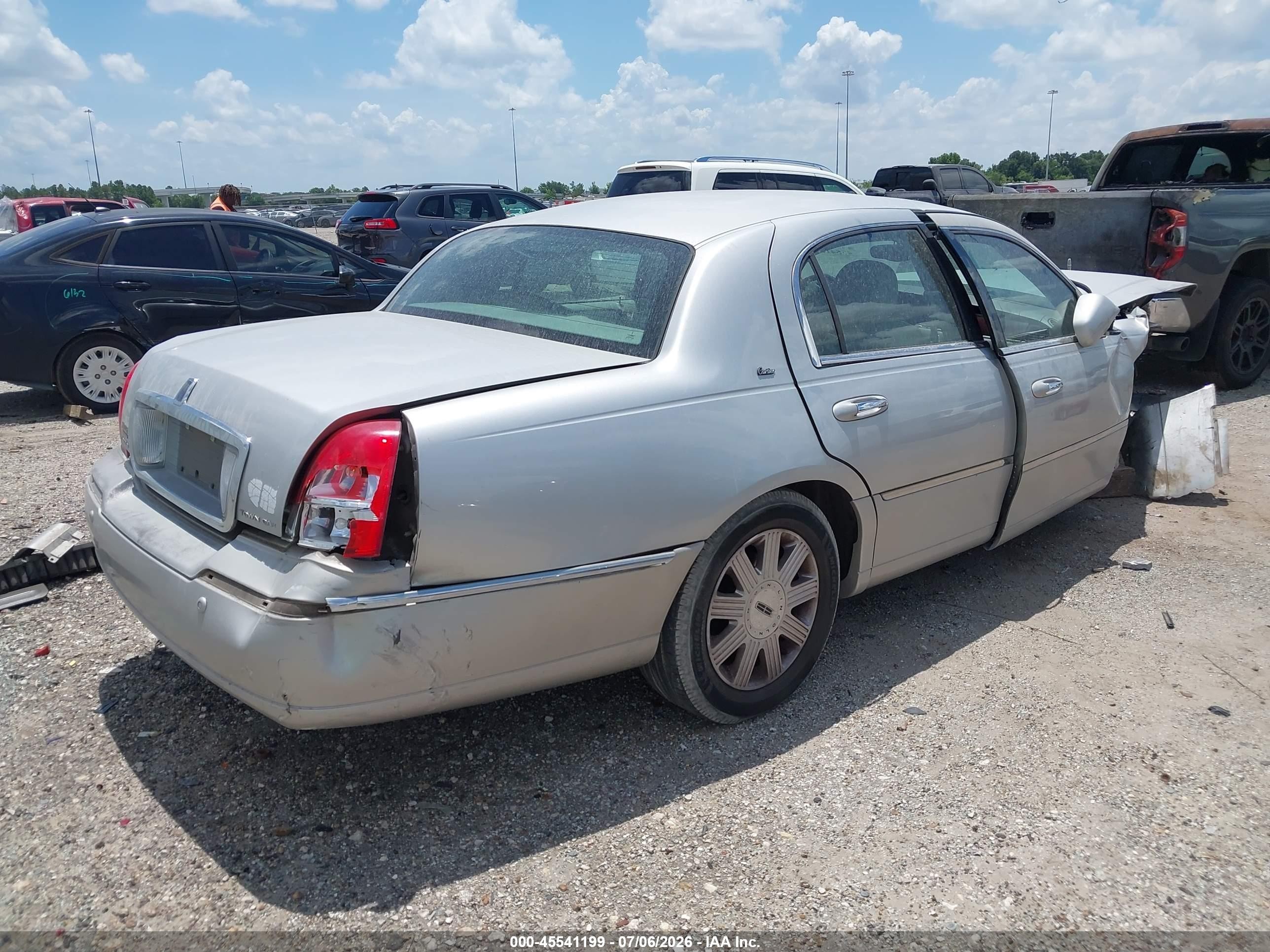 2003 Lincoln Town Car Cartier Серебряный vin: 1LNHM83W03Y656111