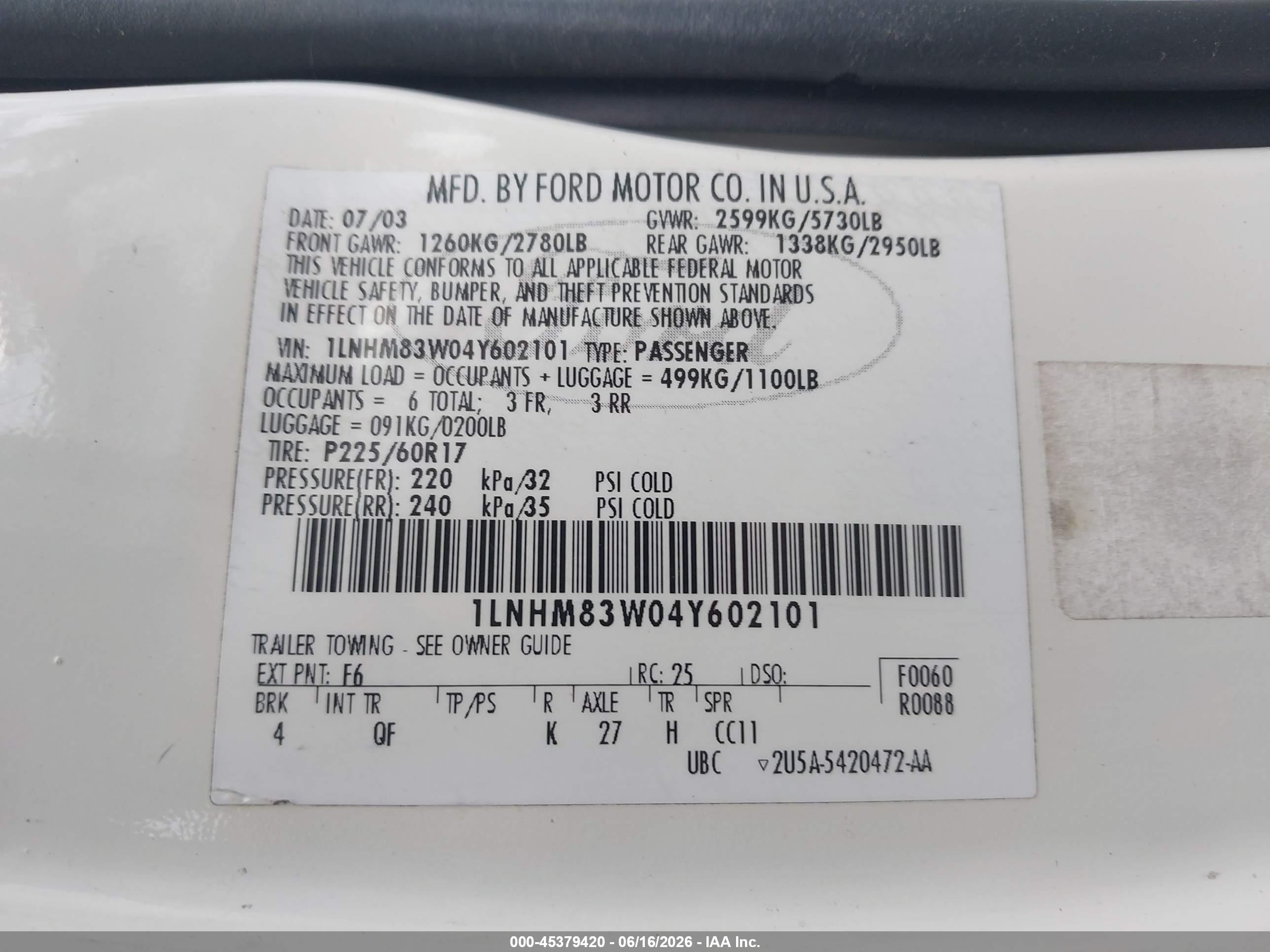 2004 Lincoln Town Car Ultimate White vin: 1LNHM83W04Y602101