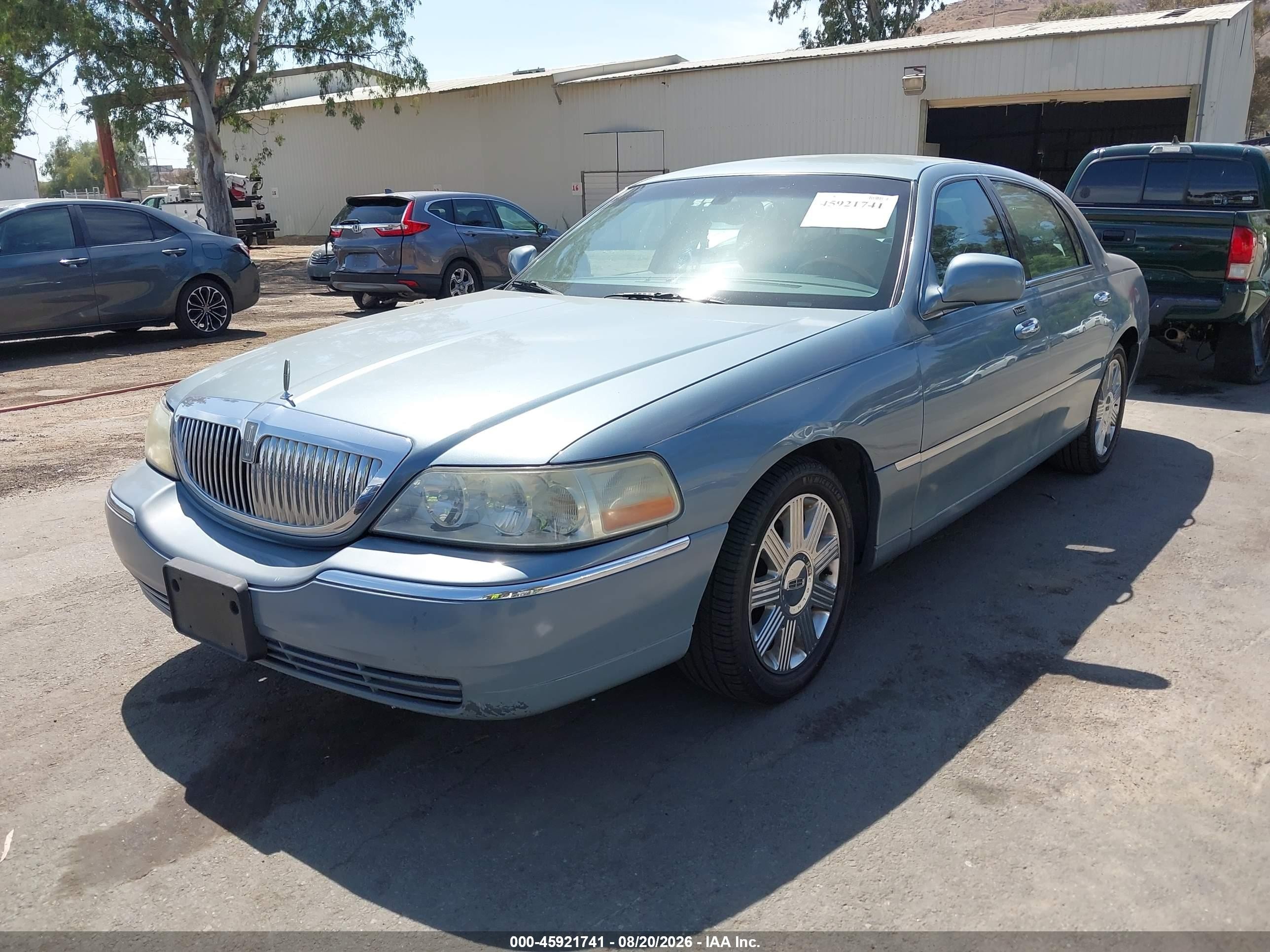 2004 Lincoln Town Car Ultimate Blue vin: 1LNHM83W04Y644946