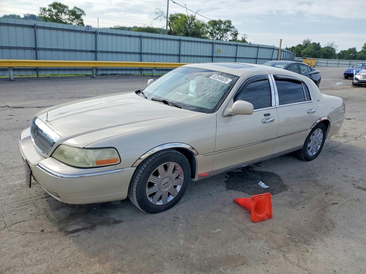 2003 Lincoln Town Car Cartier Beige vin: 1LNHM83W13Y621271