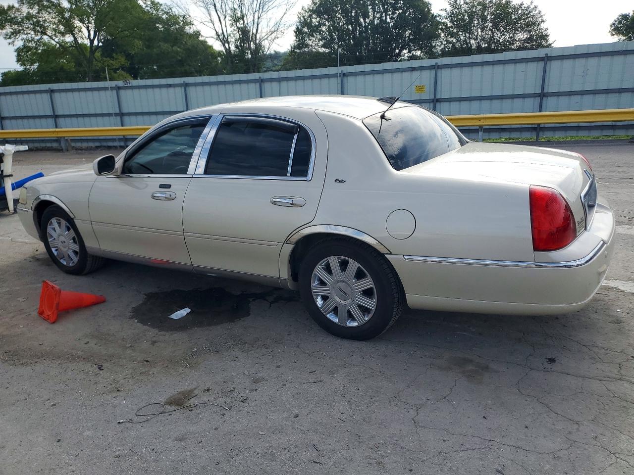 2003 Lincoln Town Car Cartier Beige vin: 1LNHM83W13Y621271