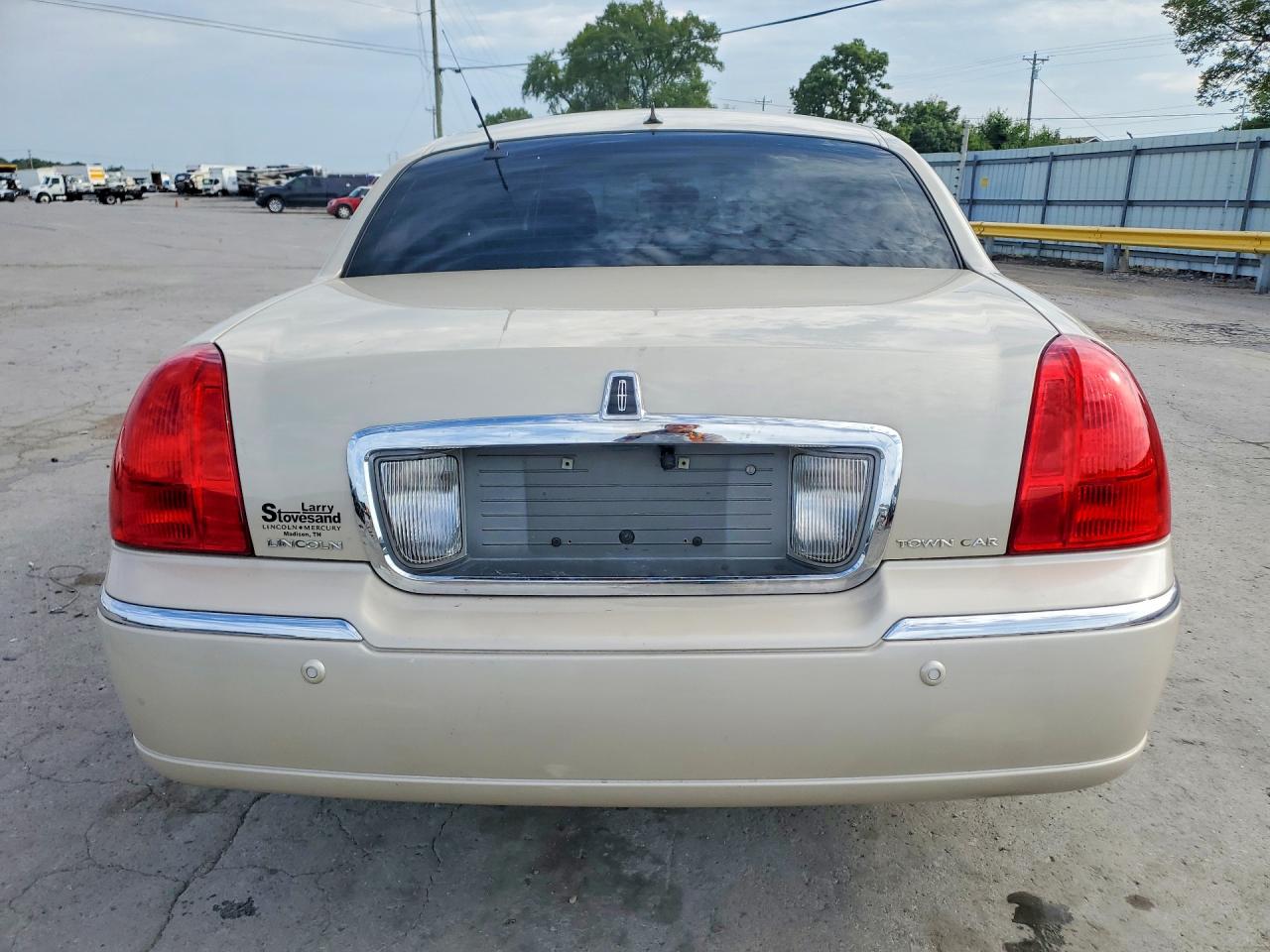 2003 Lincoln Town Car Cartier Beige vin: 1LNHM83W13Y621271