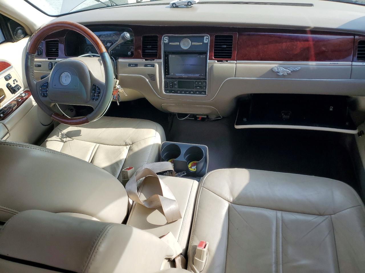 2003 Lincoln Town Car Cartier Beige vin: 1LNHM83W13Y621271