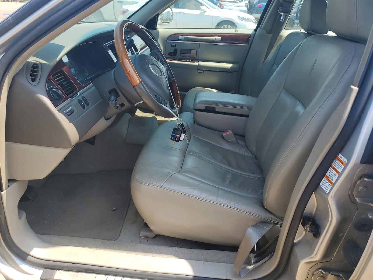 2004 Lincoln Town Car Ultimate Silver vin: 1LNHM83W14Y633261