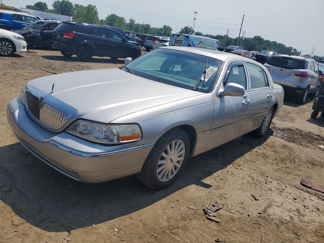 2004 Lincoln Town Car Ultimate Silver vin: 1LNHM83W14Y633261