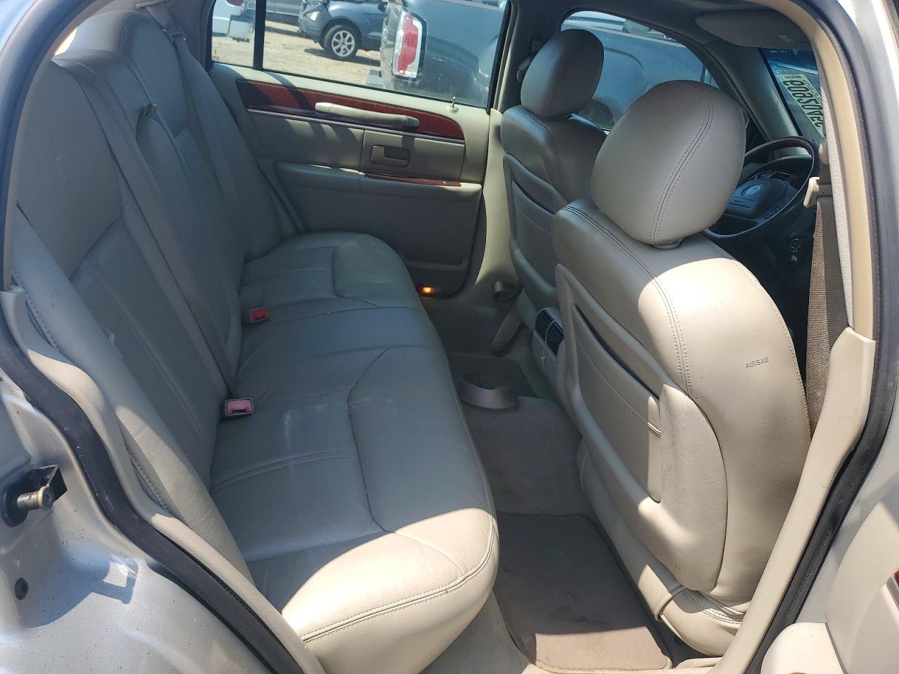 2004 Lincoln Town Car Ultimate Silver vin: 1LNHM83W14Y633261