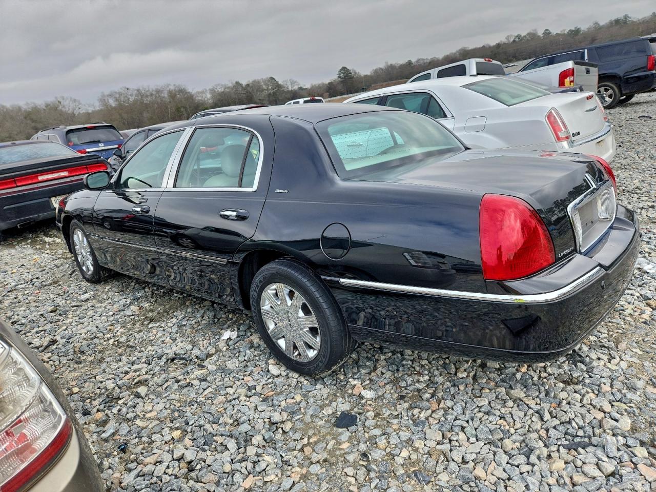 2004 Lincoln Town Car Ultimate Black vin: 1LNHM83W14Y661237