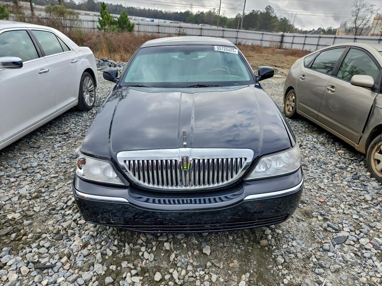 2004 Lincoln Town Car Ultimate Black vin: 1LNHM83W14Y661237