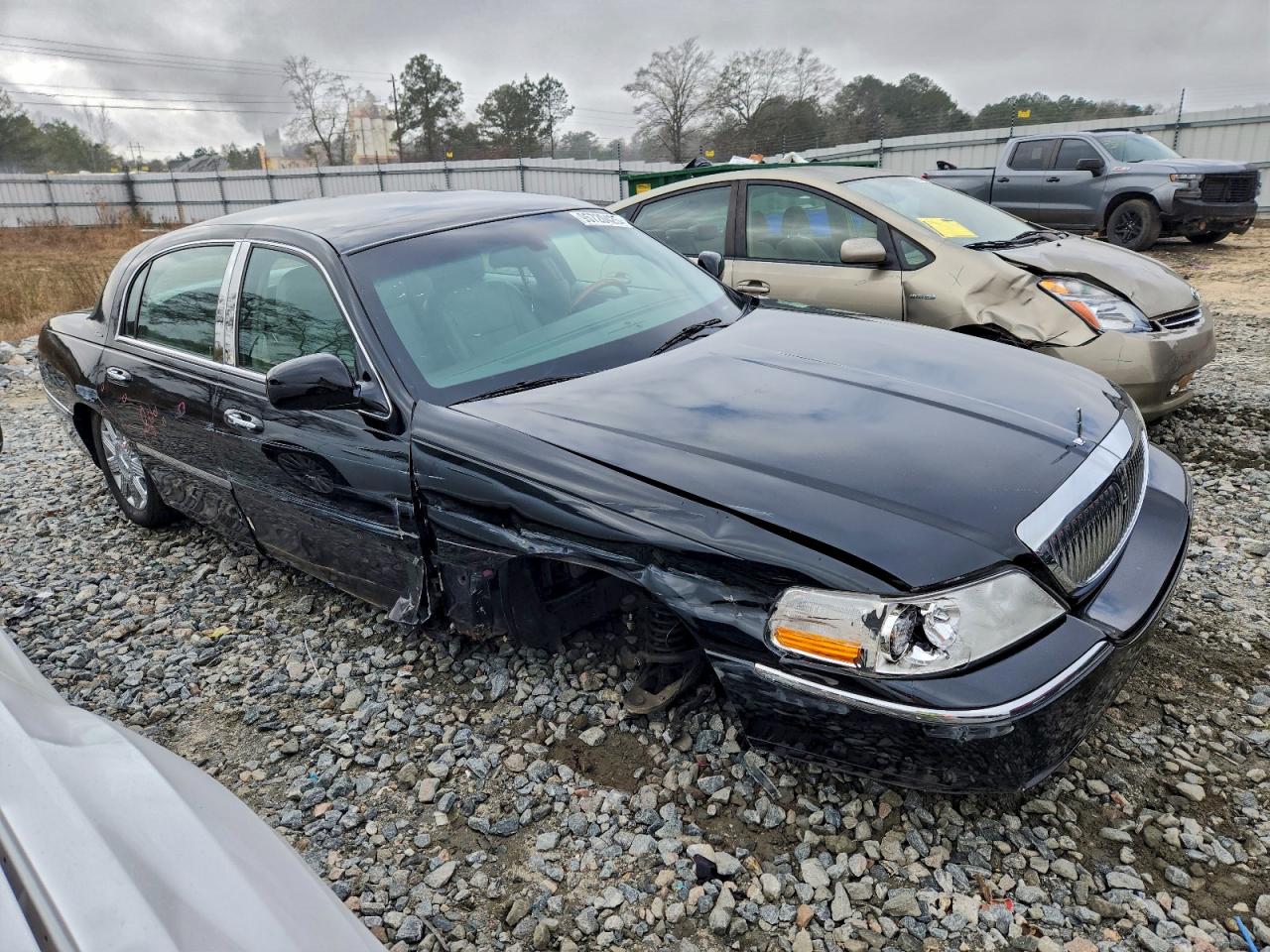 2004 Lincoln Town Car Ultimate Black vin: 1LNHM83W14Y661237
