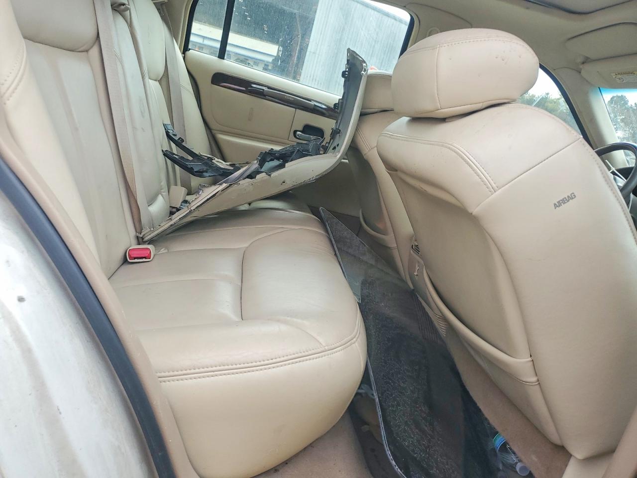 2000 Lincoln Town Car Cartier White vin: 1LNHM83W1YY824202