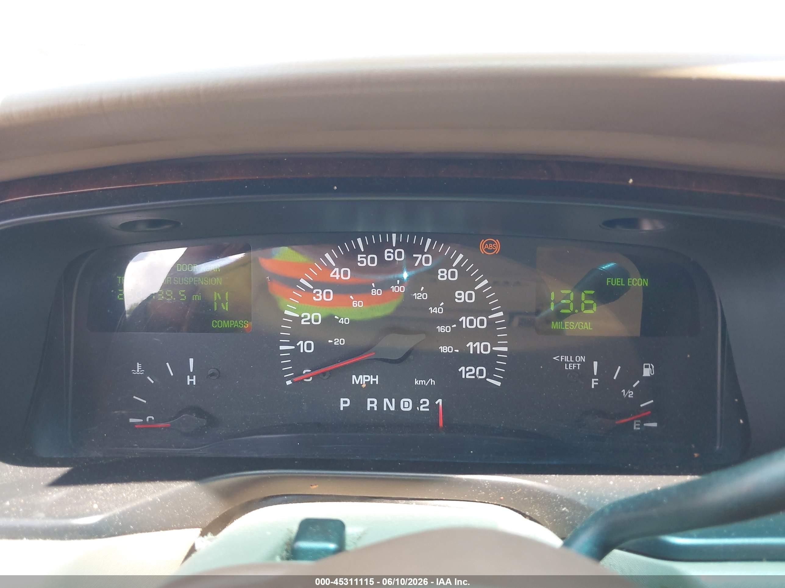 2000 Lincoln Town Car Cartier Black vin: 1LNHM83W1YY928513