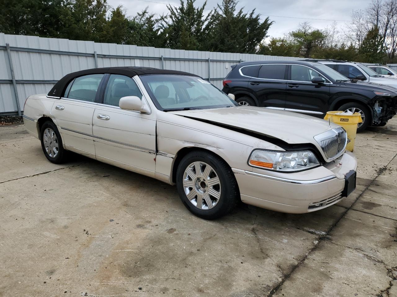 2003 Lincoln Town Car Cartier Tan vin: 1LNHM83W23Y619173