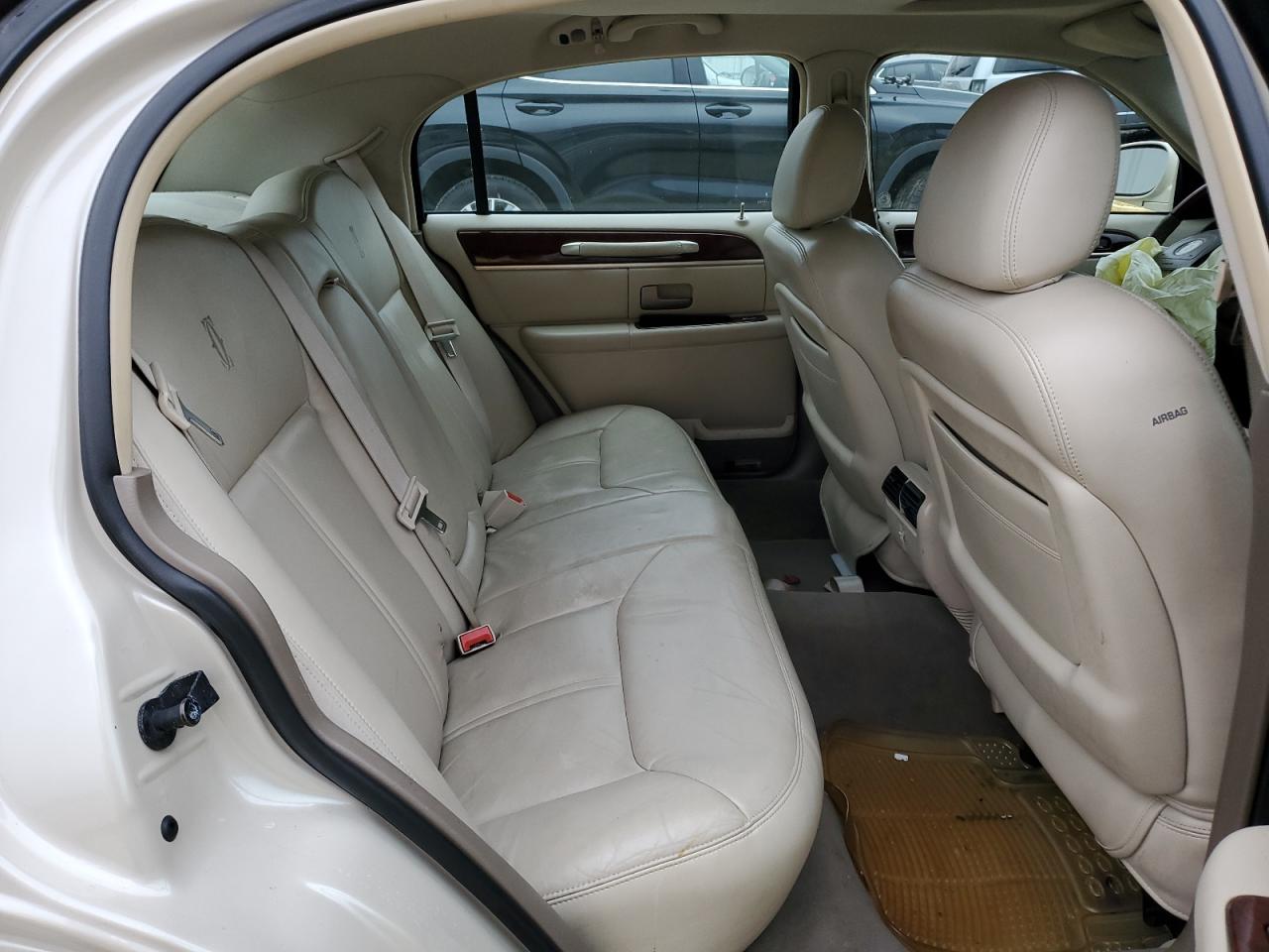 2003 Lincoln Town Car Cartier Tan vin: 1LNHM83W23Y619173