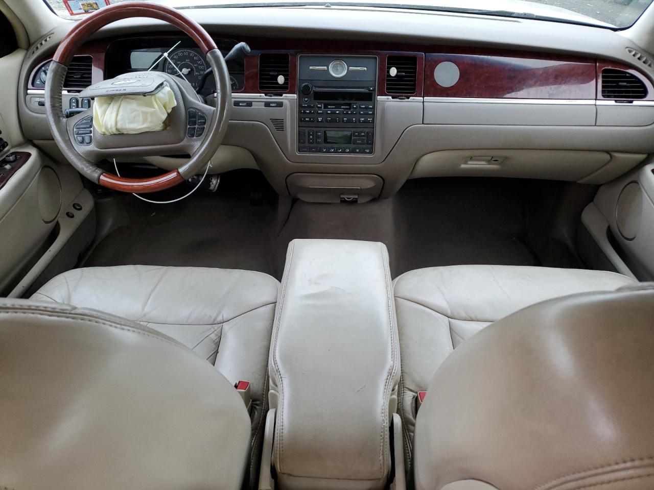 2003 Lincoln Town Car Cartier Tan vin: 1LNHM83W23Y619173
