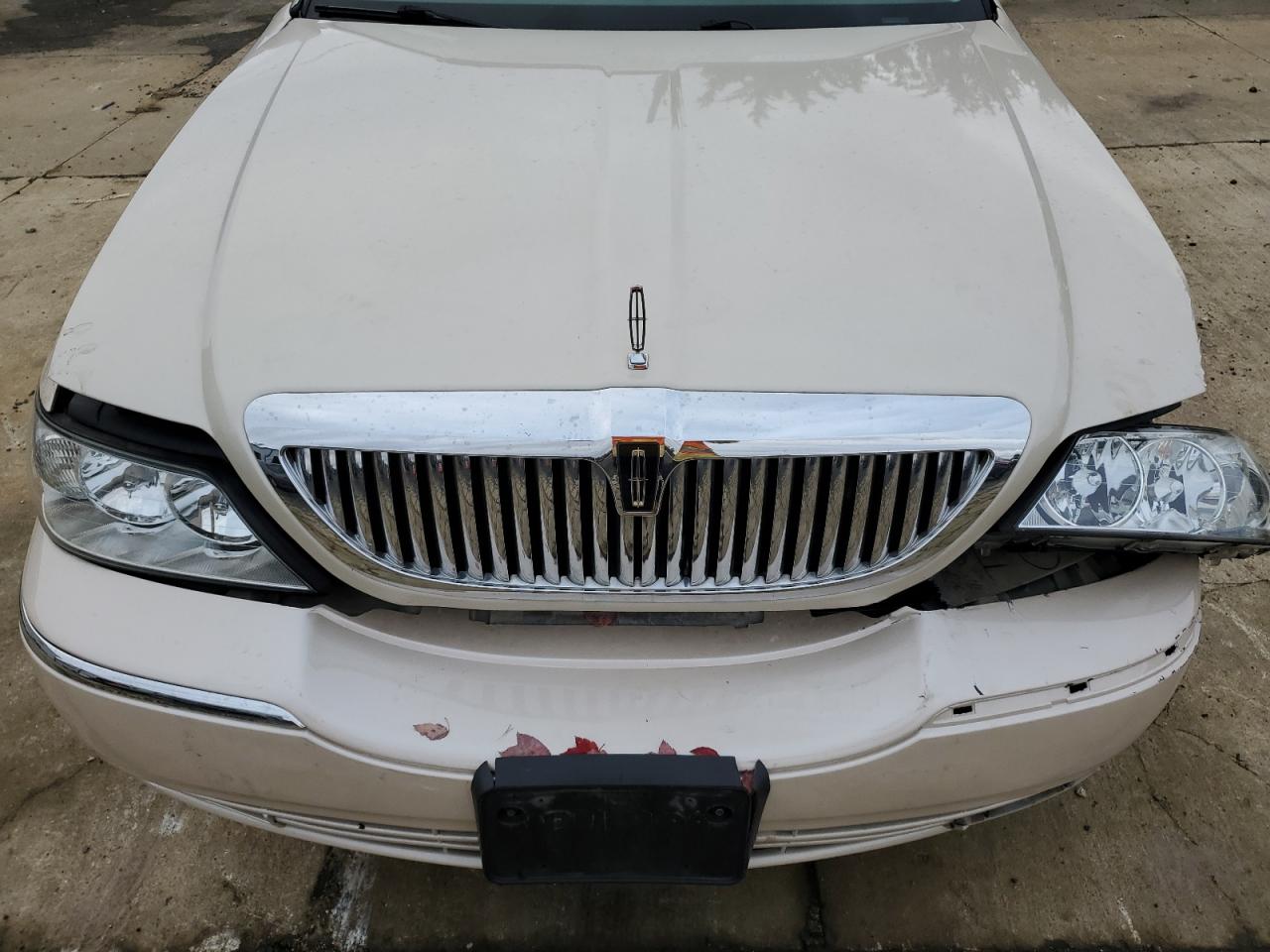 2003 Lincoln Town Car Cartier Tan vin: 1LNHM83W23Y619173