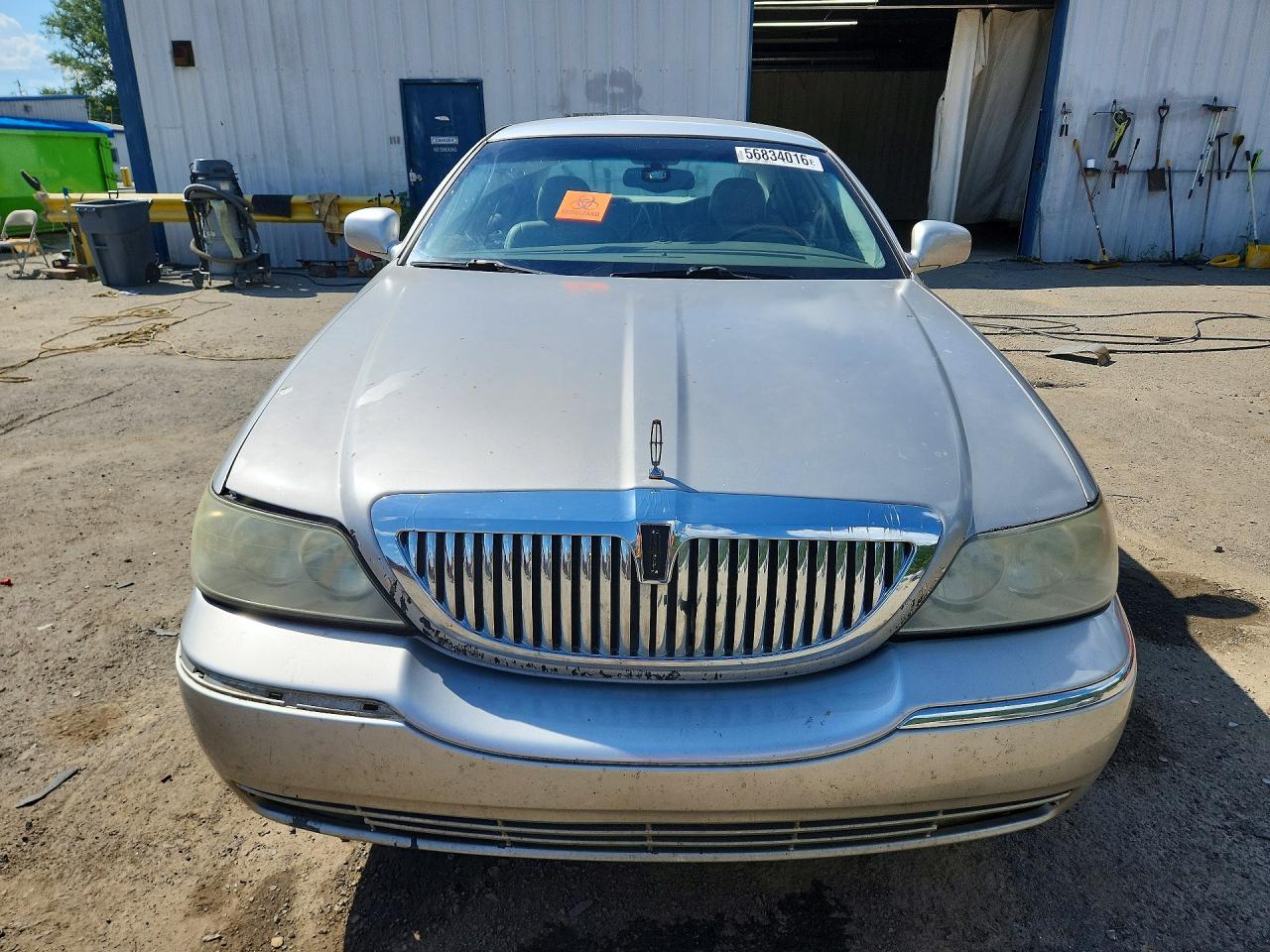 2003 Lincoln Town Car Cartier Gold vin: 1LNHM83W23Y632537