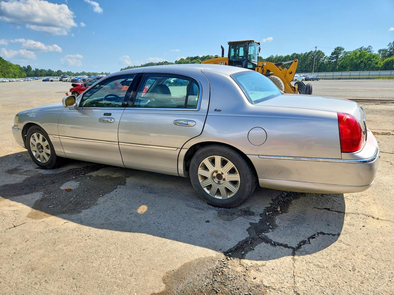 2003 Lincoln Town Car Cartier Gold vin: 1LNHM83W23Y632537