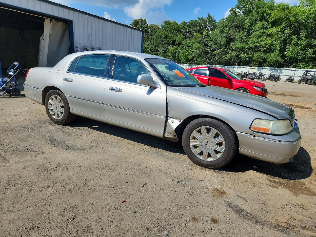 2003 Lincoln Town Car Cartier Gold vin: 1LNHM83W23Y632537