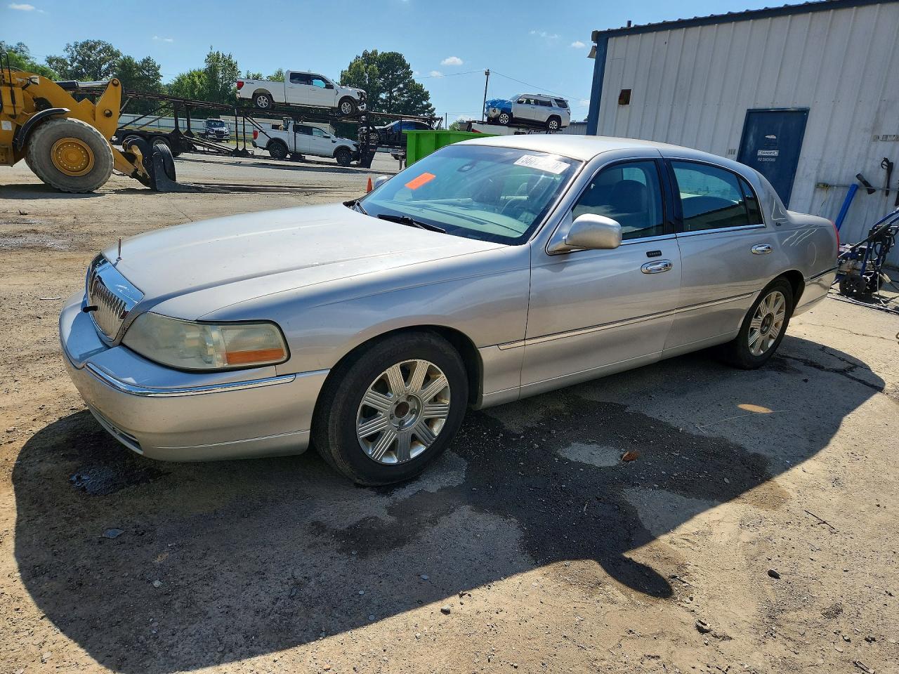 2003 Lincoln Town Car Cartier Gold vin: 1LNHM83W23Y632537